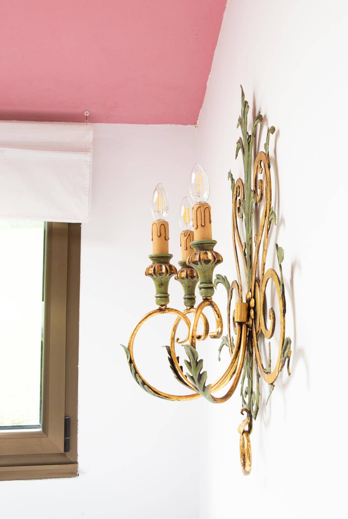 Large Italian wall lamp in gold and green metal. 90s