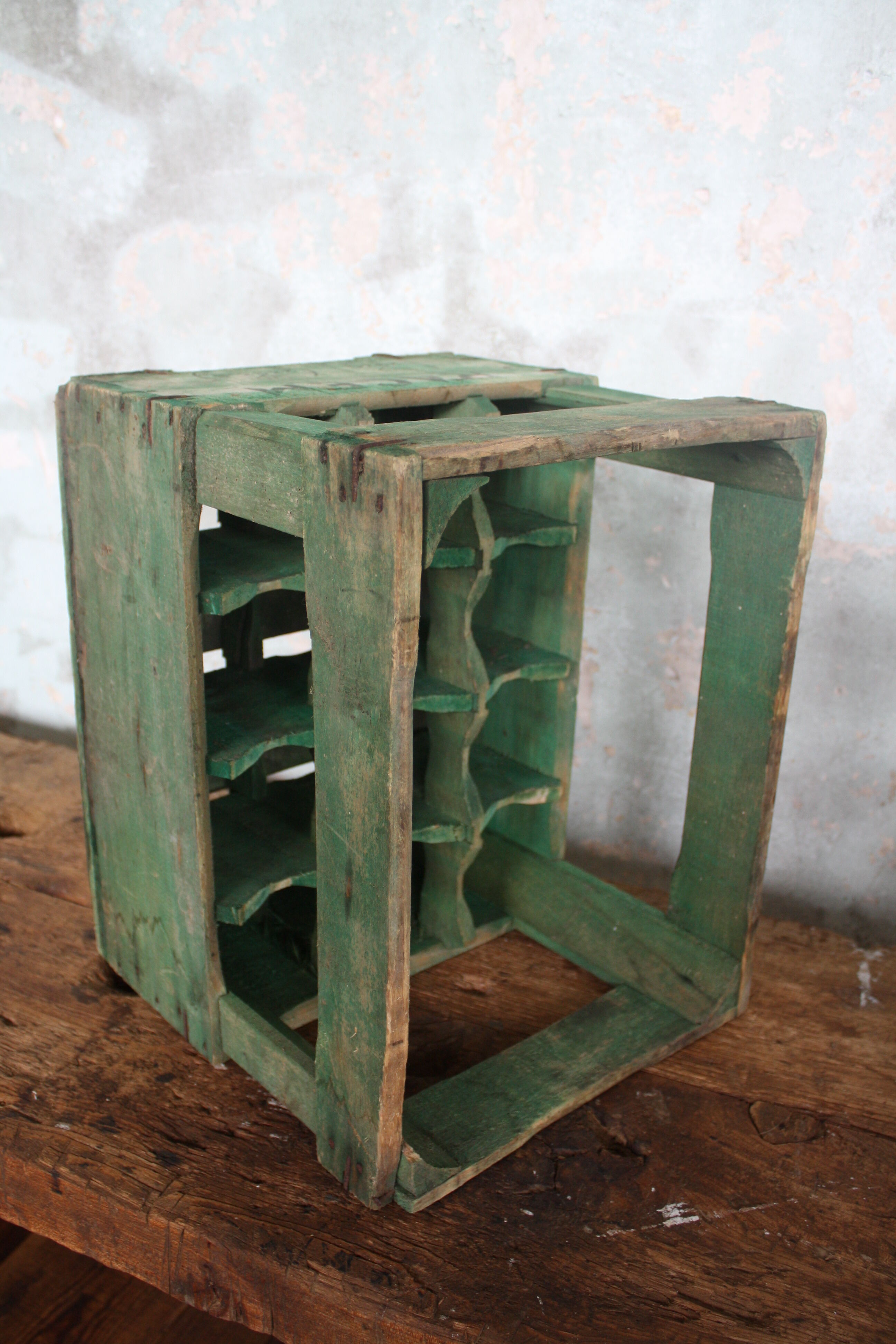 Green wooden bottle case