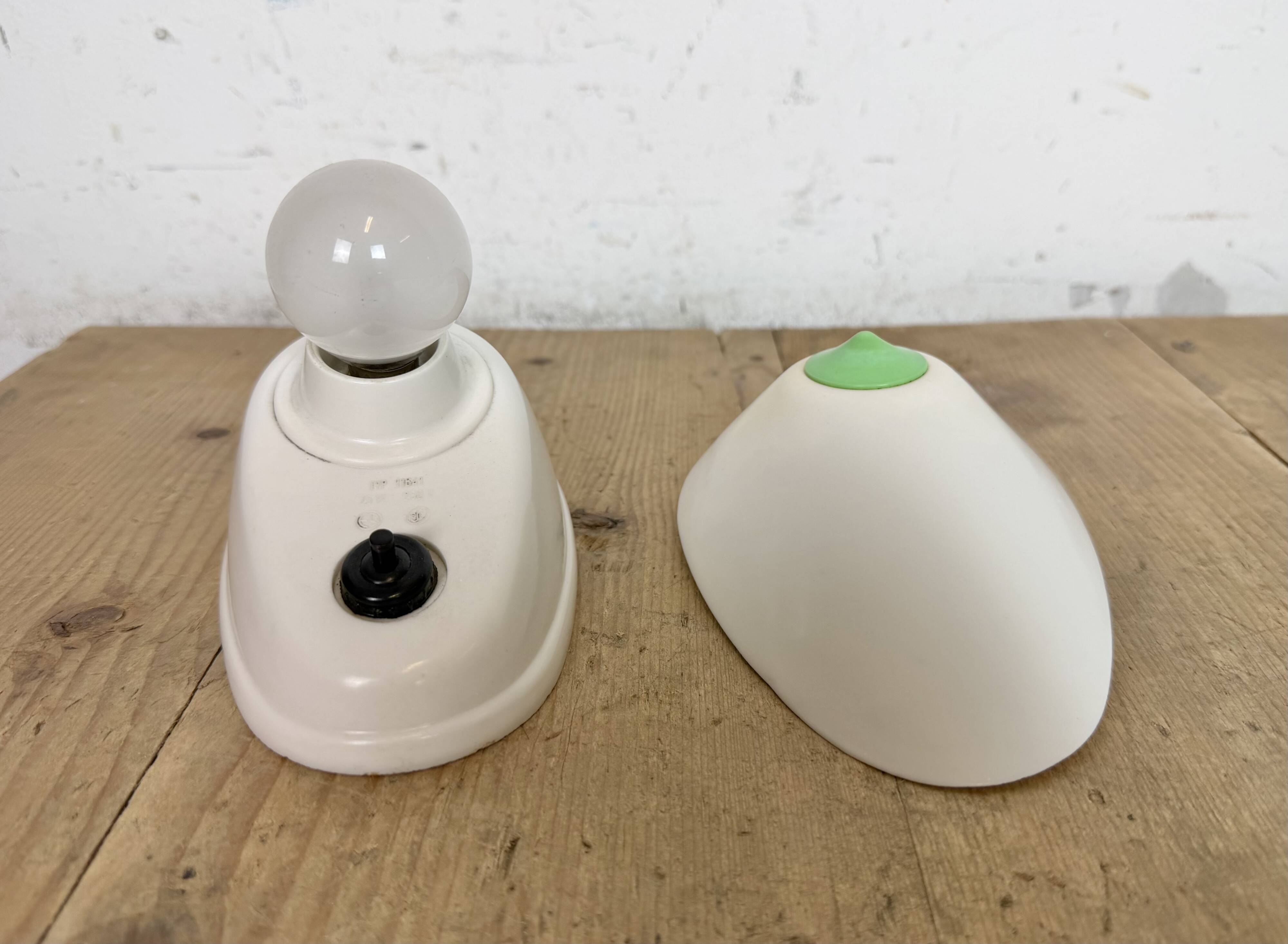 Vintage White Bakelite Table Lamp, 1950s