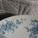 Plat sur pied 1900 Terre de fer service Anémone