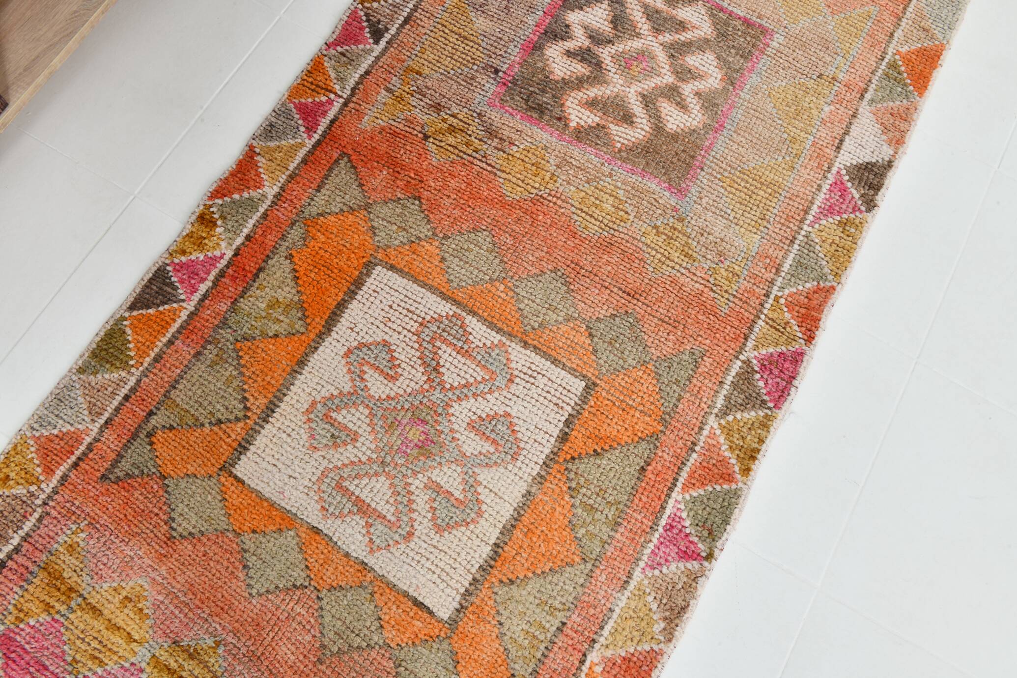 Tapis couloir kilim vintage , Orange, rose et beige boho pastel, 98x332 Cm