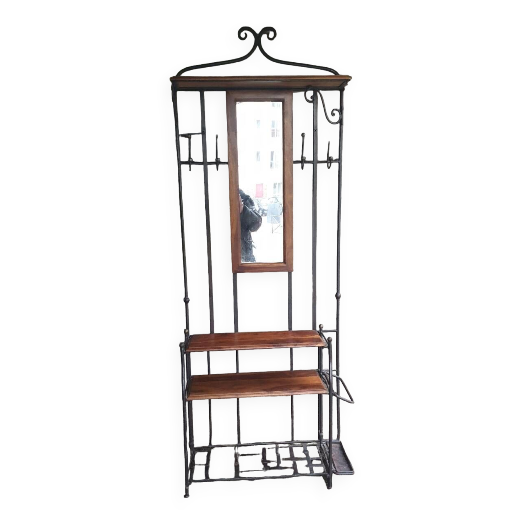 Contemporary locker room