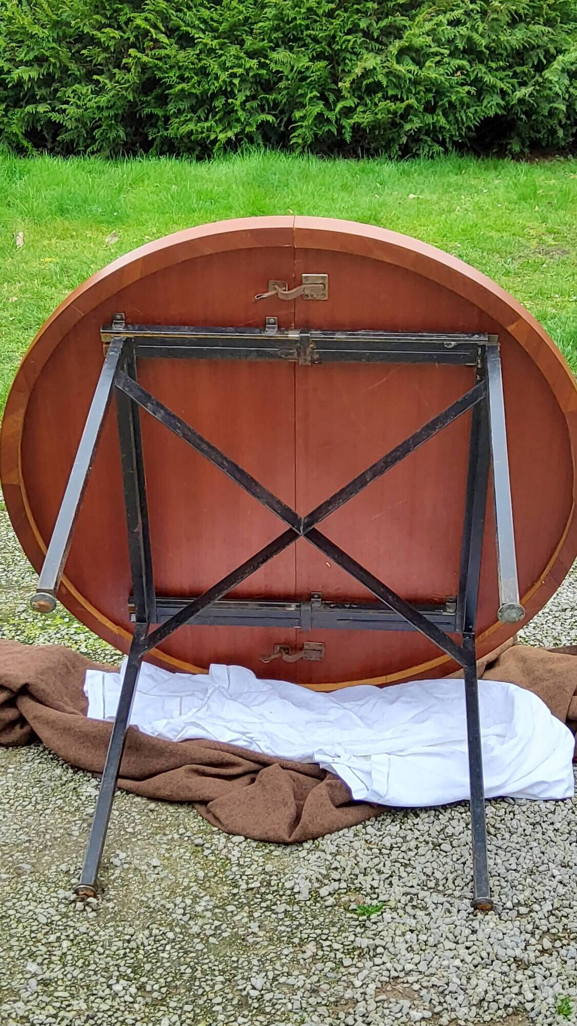 Vintage round table in blond mahogany by Gérard Guermonprez Editor Magnani, metal base
