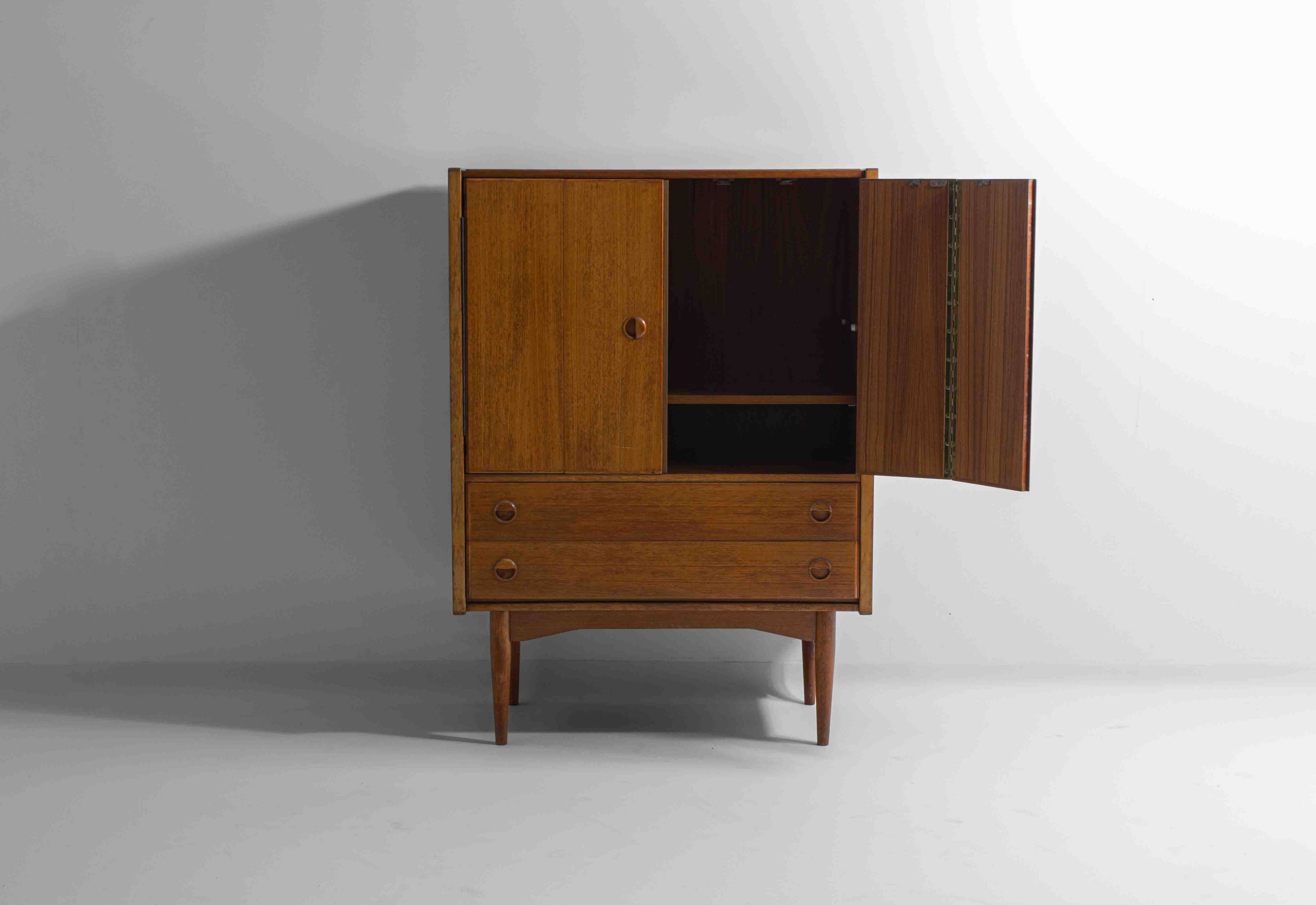 Meuble bar, buffet en hêtre, Belgique années 1960