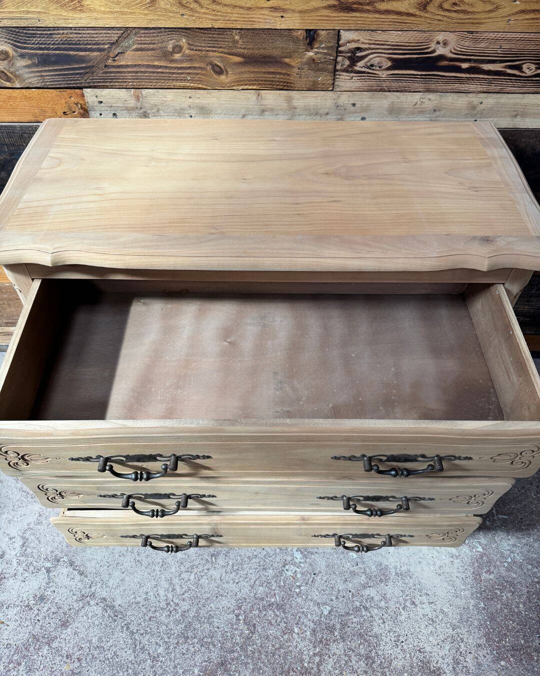 Commode in air-dried cherry wood
