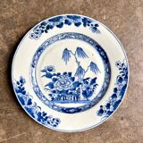 Compagnie des Indes hand-painted porcelain dinner plate, no. 2