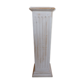 Square column in painted wood