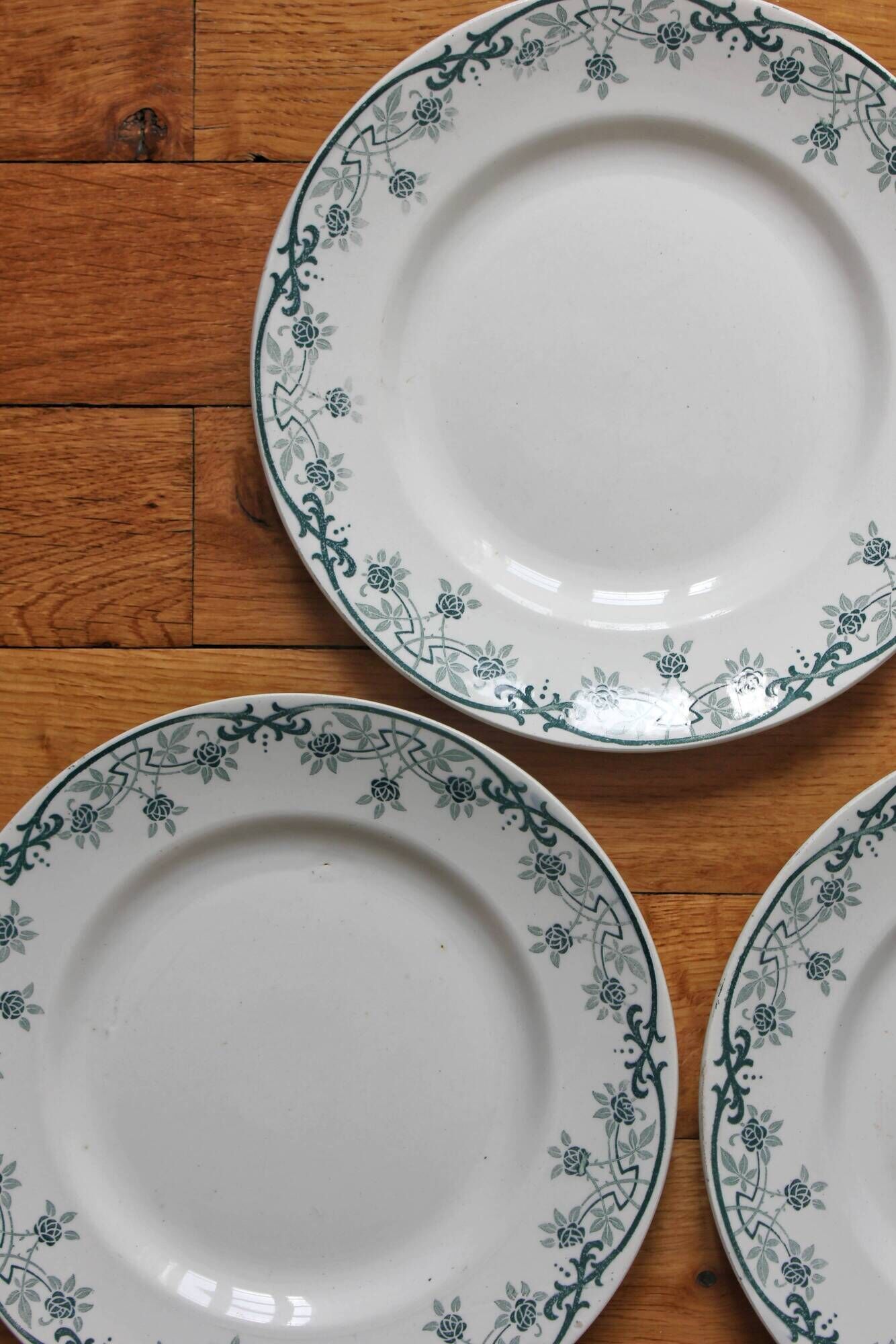 4 assiettes plates en terre de fer modèle "Blériot" Saint Amand et Hamage