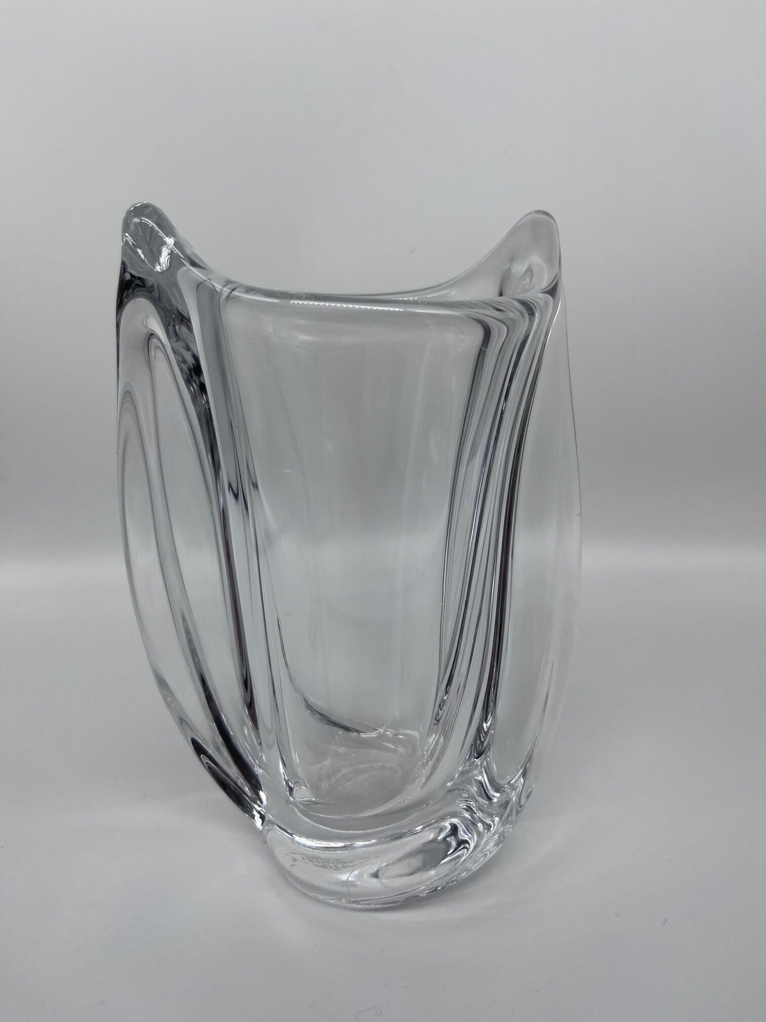 Valve crystal vase