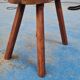 Paire de tabourets tripodes en bois massif