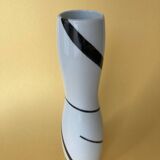 Vase noir et blanc en porcelaine