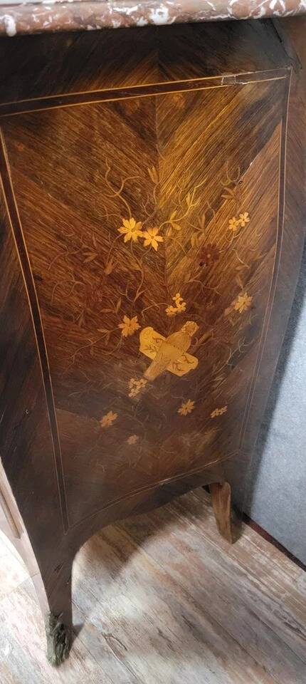 Commode galbée Style Louis XV en marquéterie vers 1850