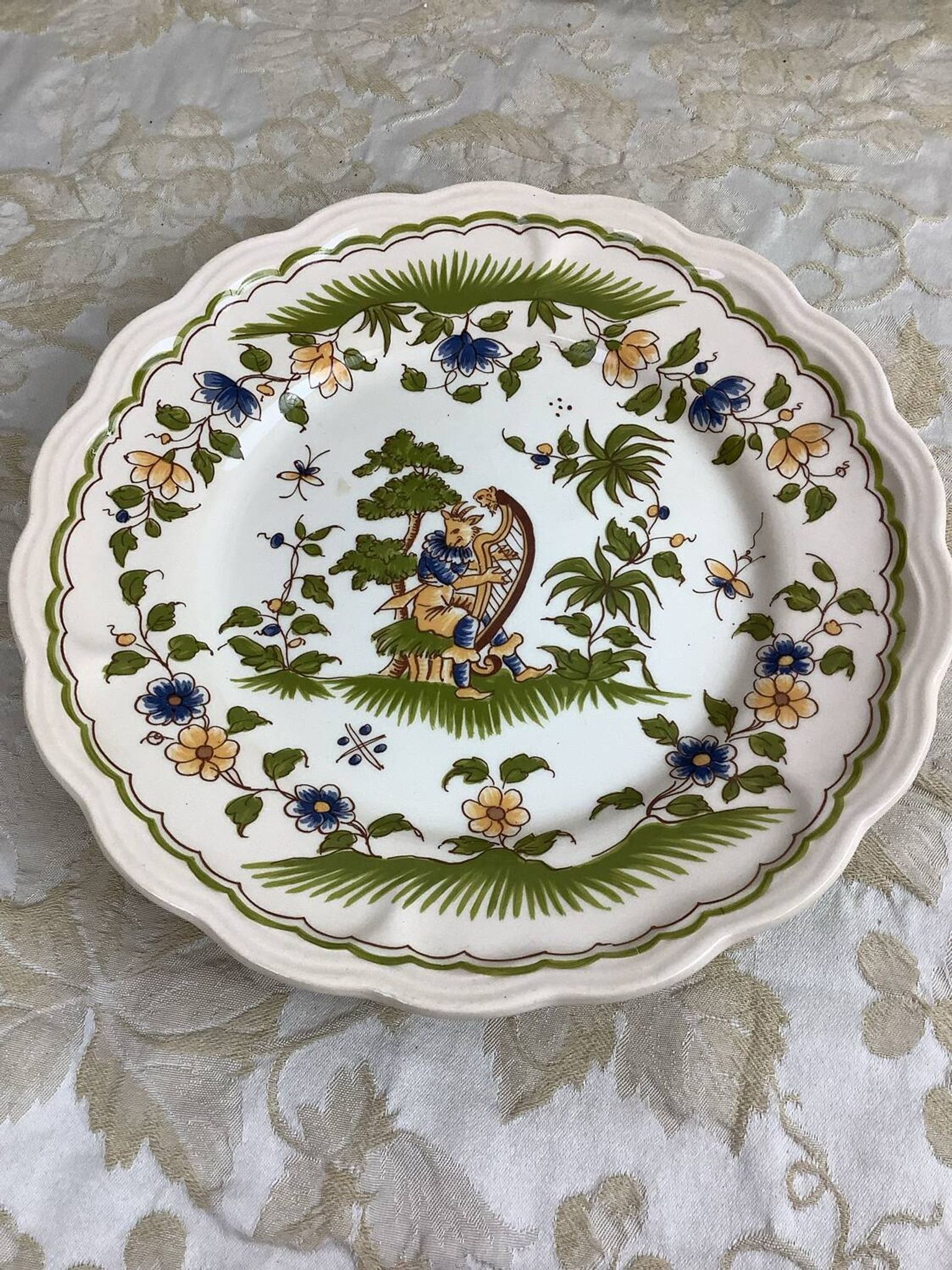Assiette ancienne décorative Moustiers France