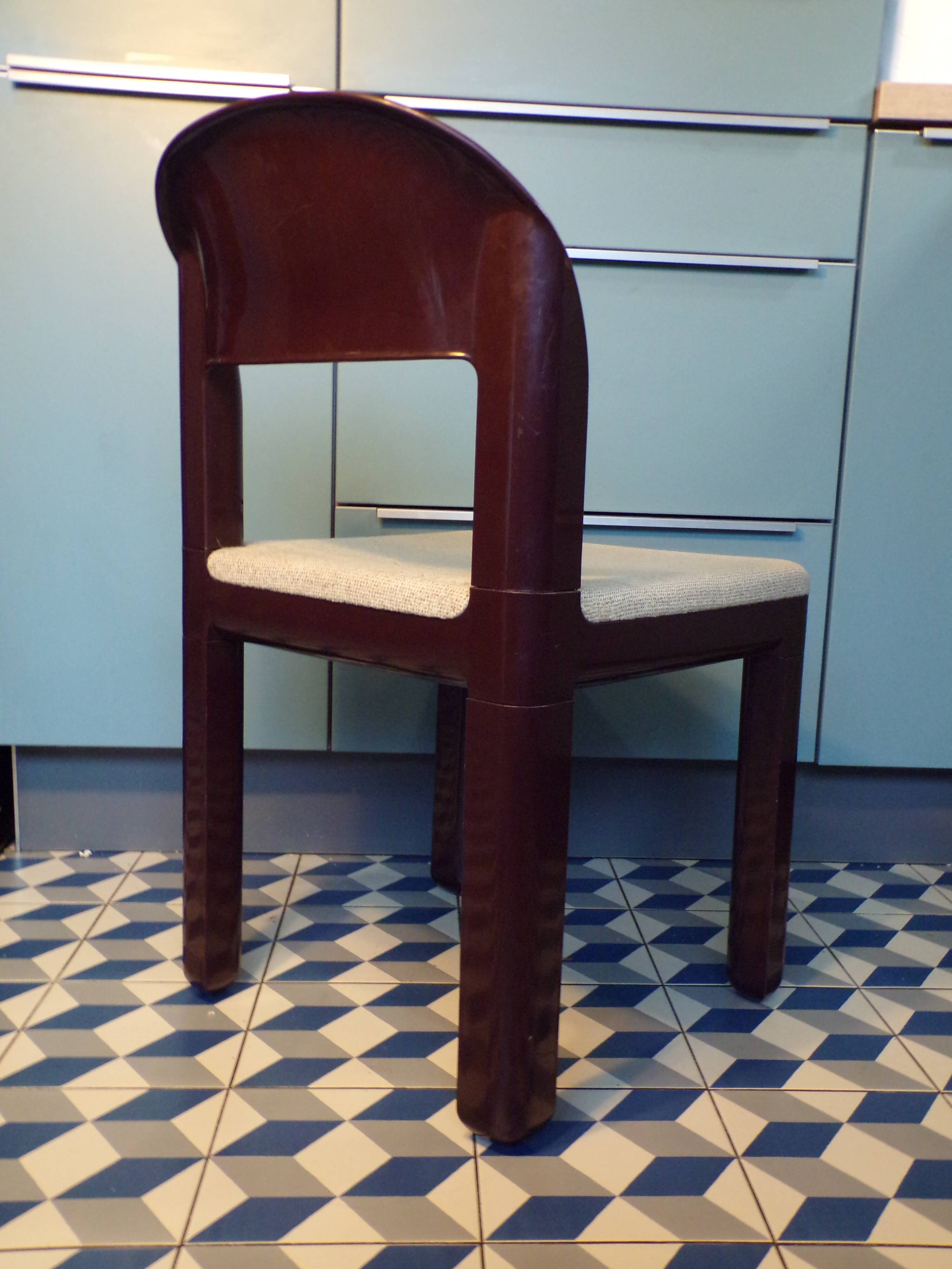 Chaise Joint par Luigi Massoni et Dino Pelizza pour Guzzini