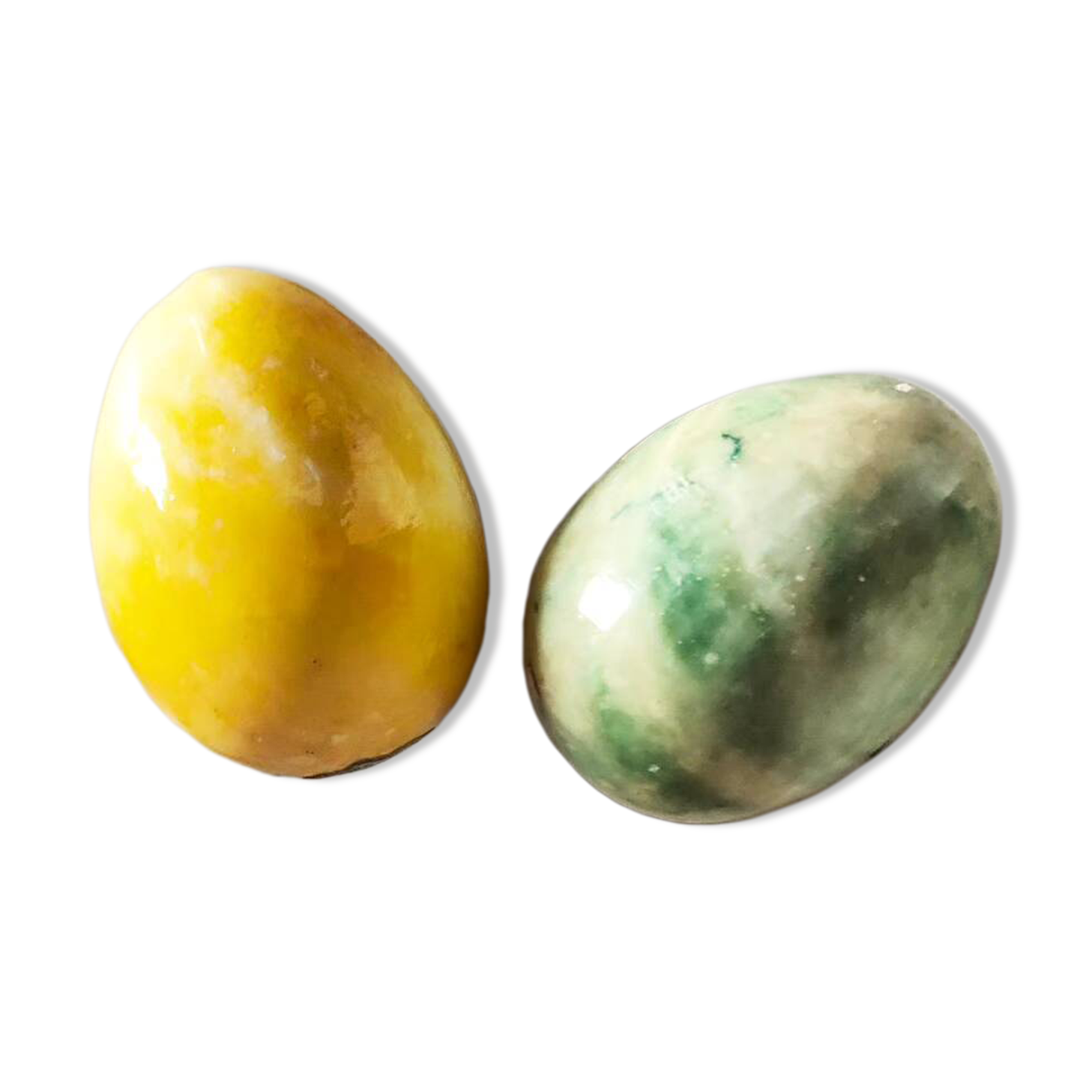 Deux oeufs en albâtre