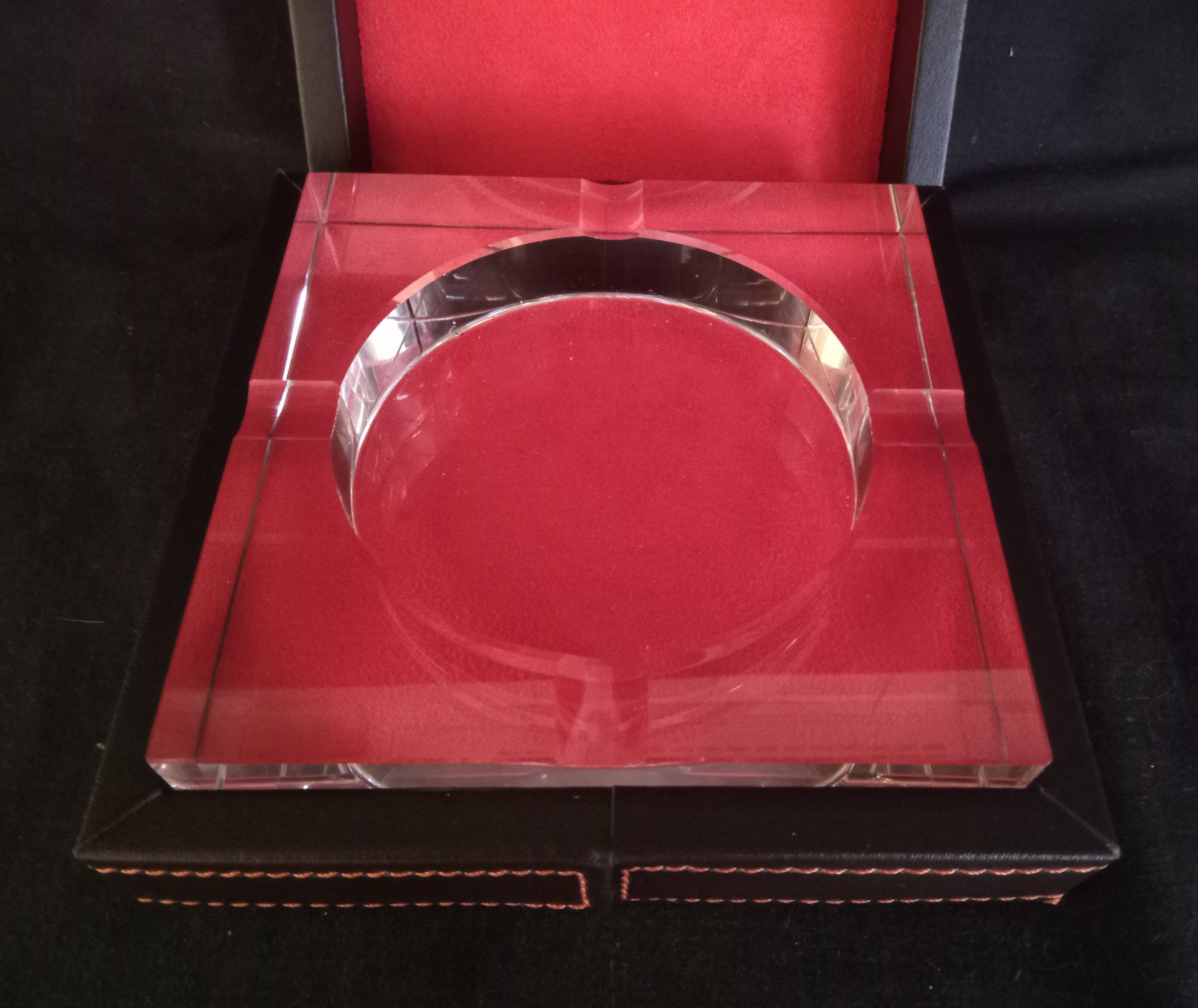 Art Deco crystal ashtray, in its presentation box, in new condition.