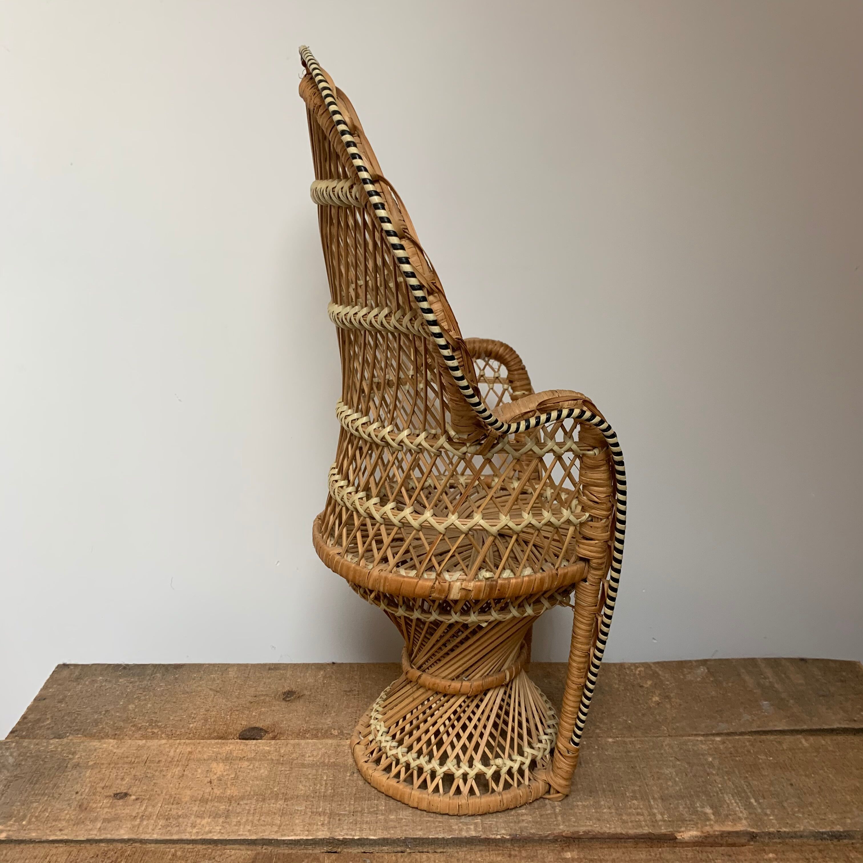 Emmanuelle doll chairs