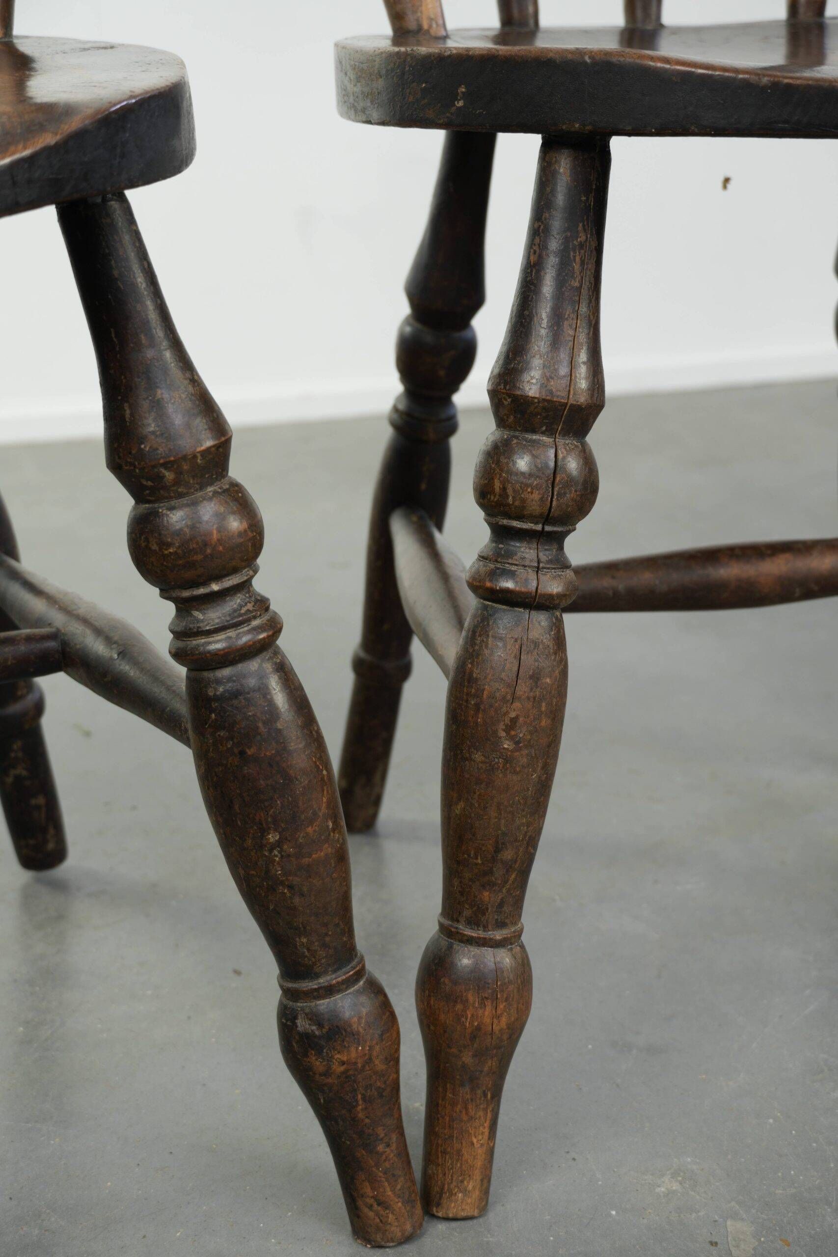 Set of 4 antique English wooden Windsor pub/bistro chairs from 19th century