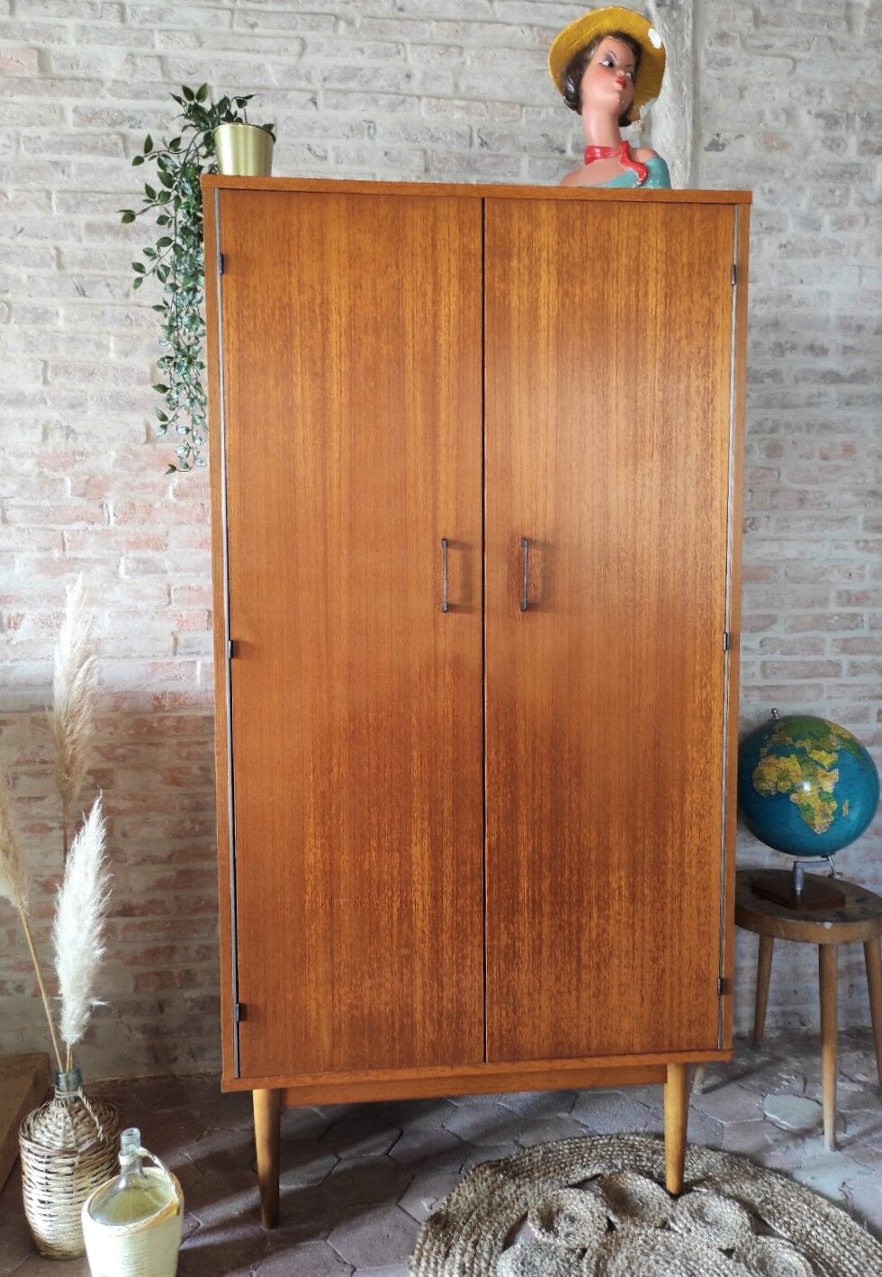 Armoire vintage