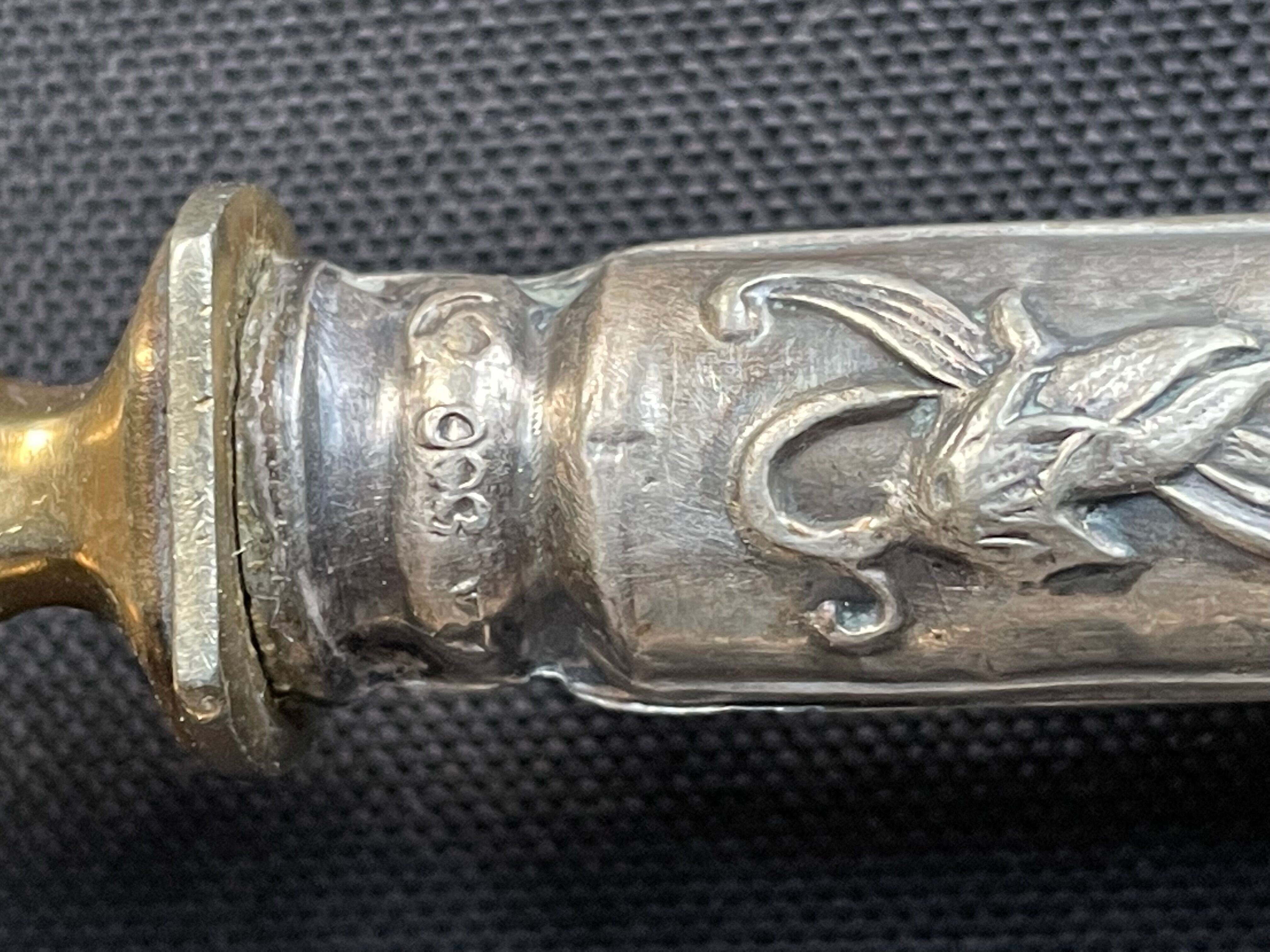 Covered strawberry service box