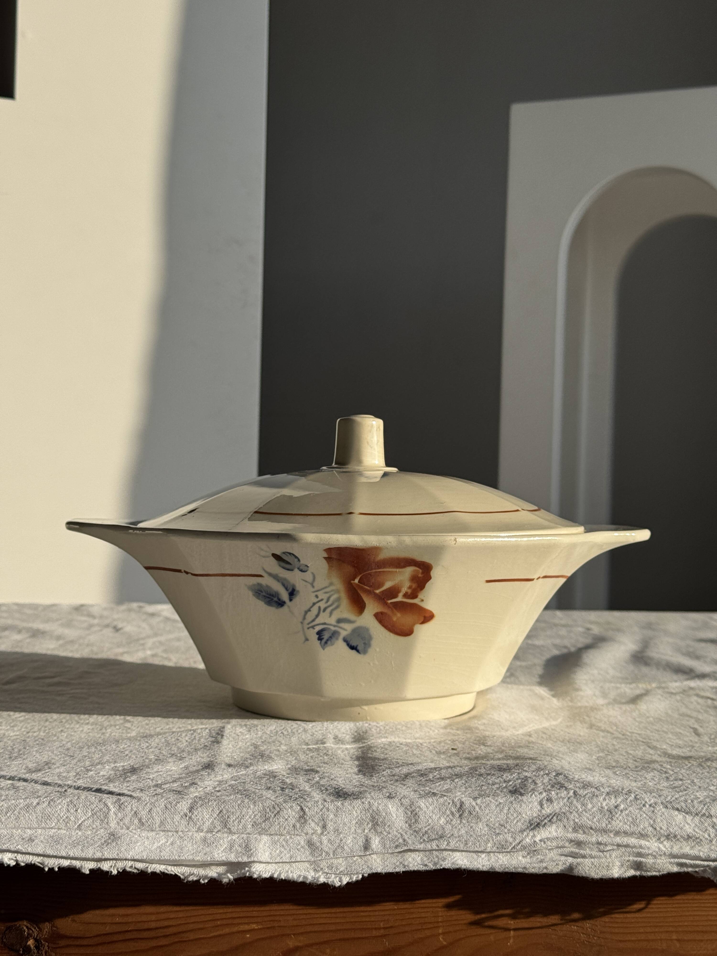 Antique Sarreguemines soup tureen with lid, rose pattern, D33 H28.