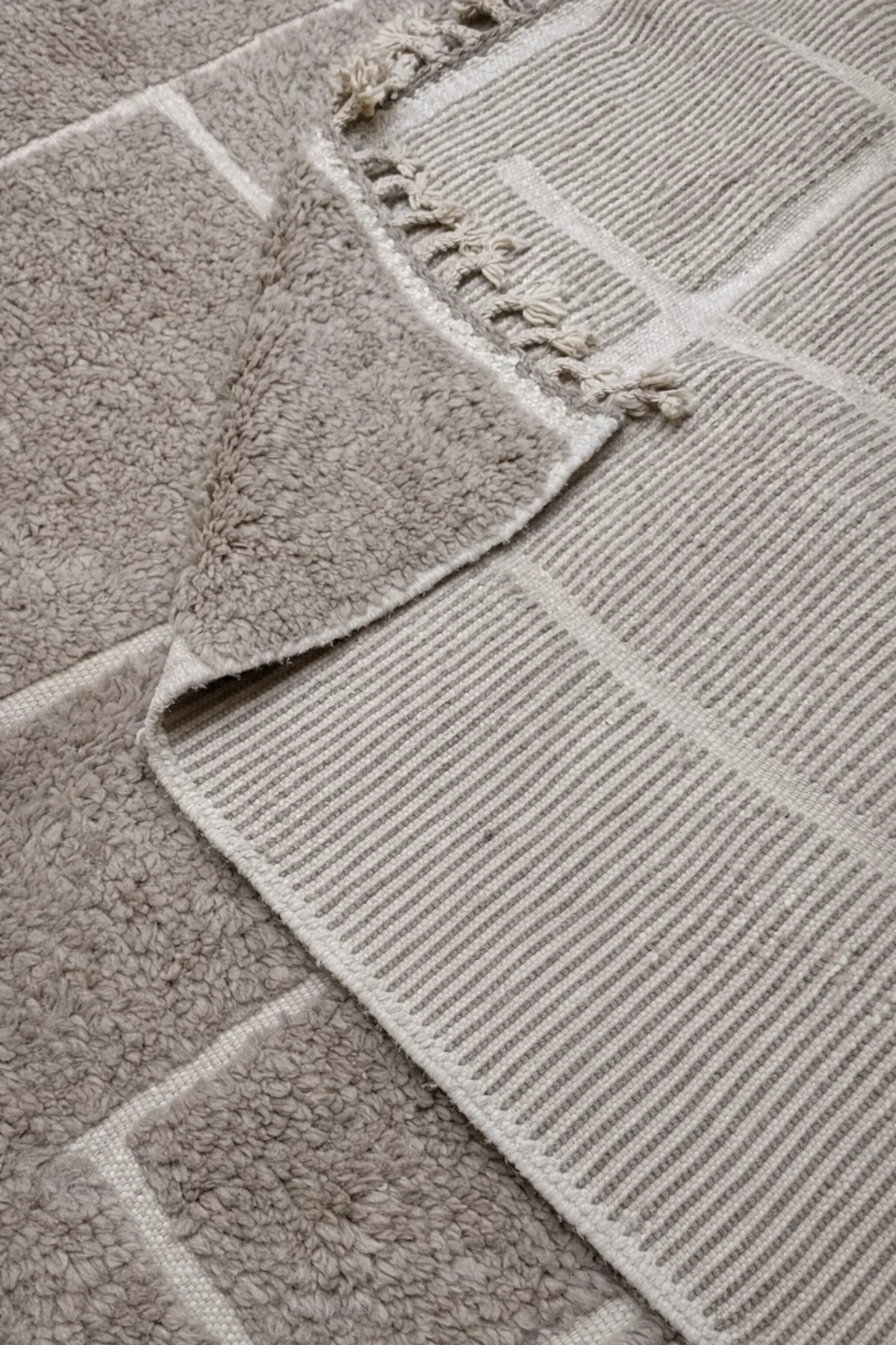 Thick Berber rug in wool – Soft Ivory Grid