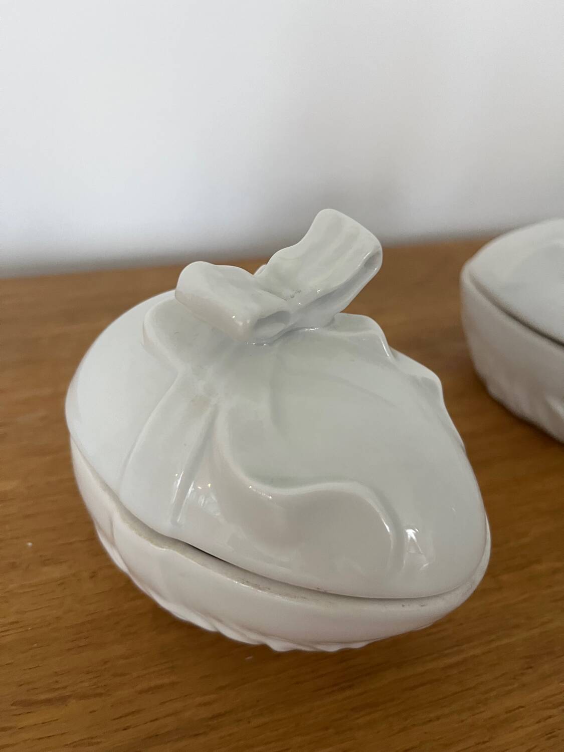 Pair of porcelain egg-shaped pocket trays