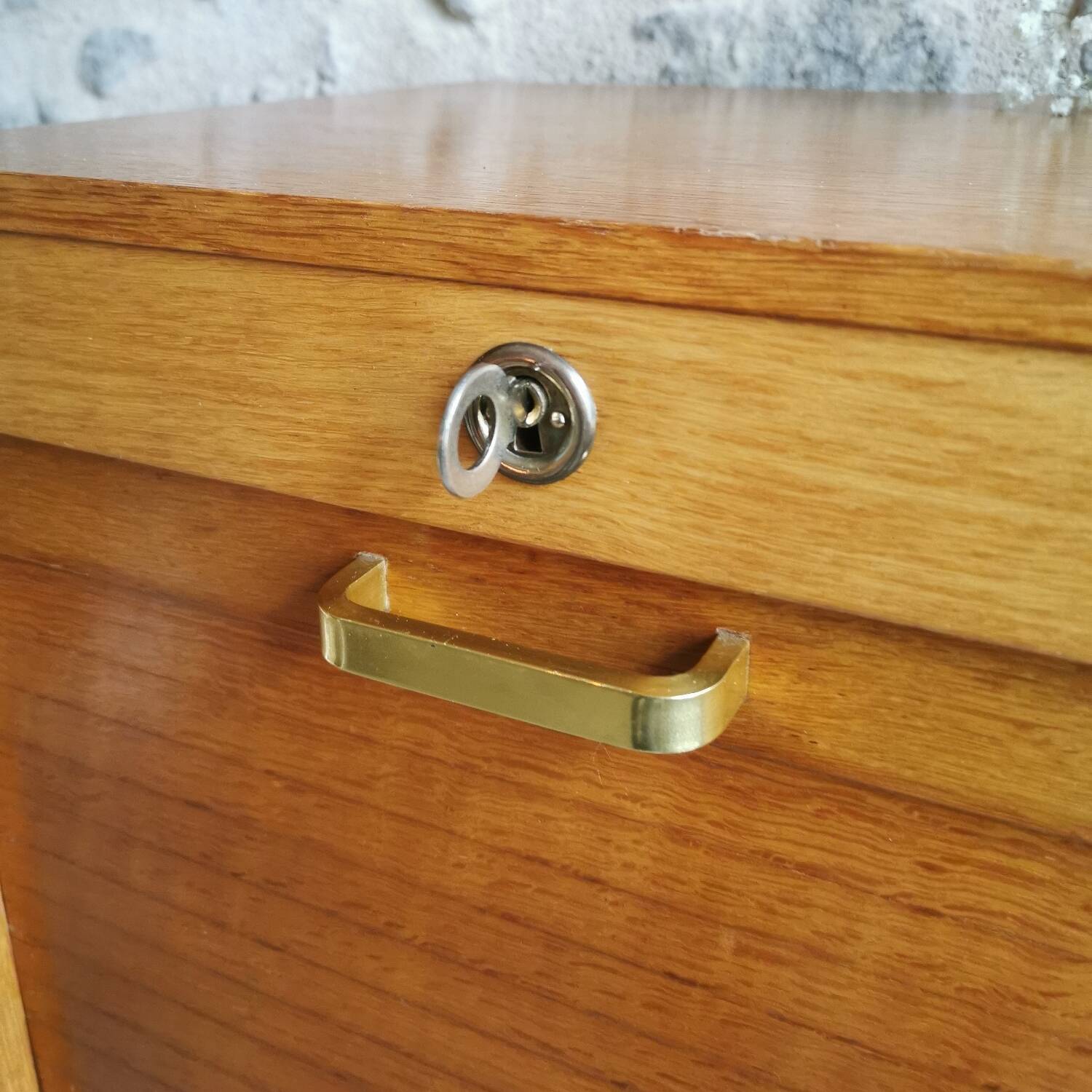 Meuble de bureau vintage, classeur à rideaux 1960