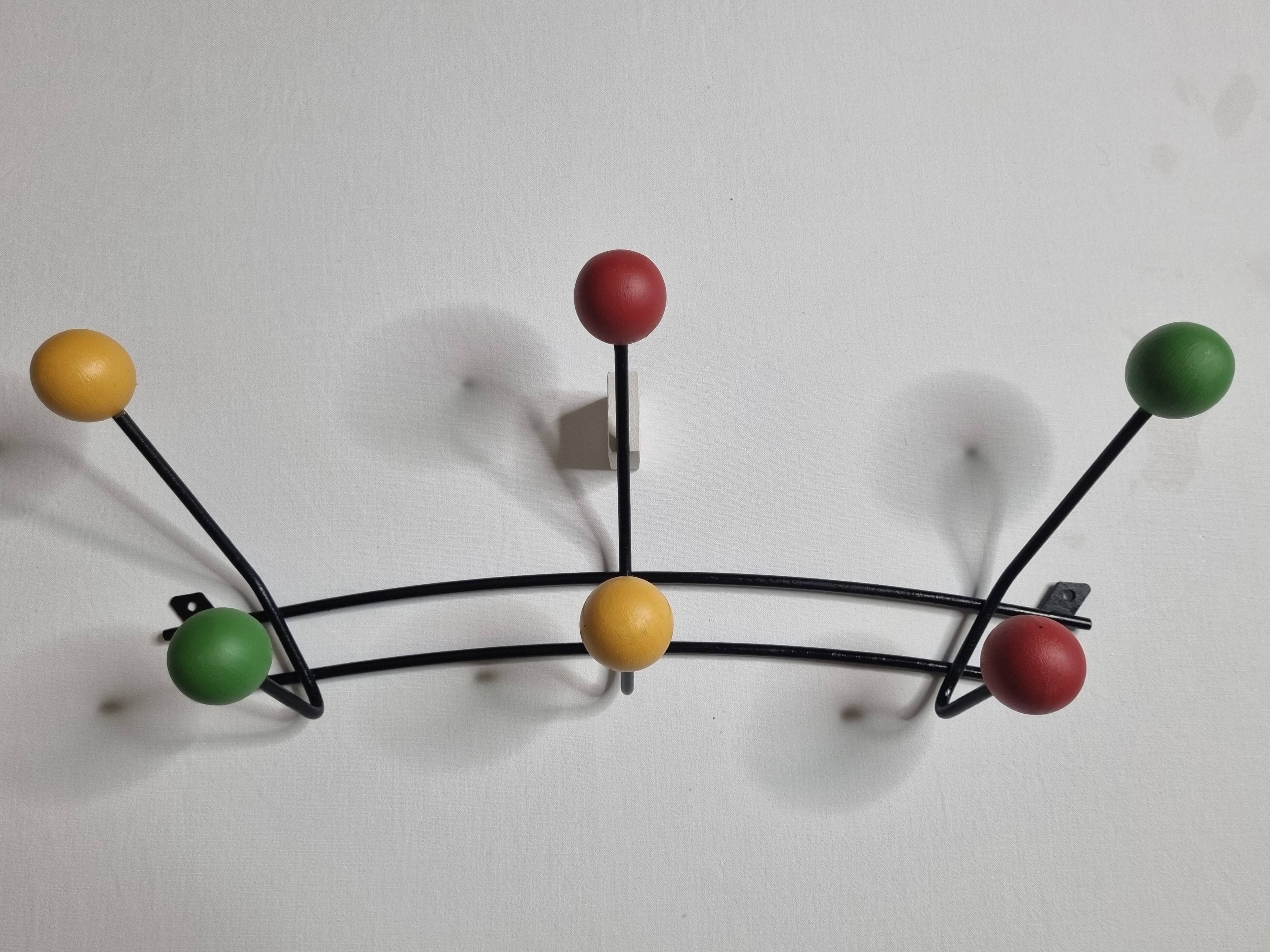 Vintage wall coat rack in black metal and wood, Roger Féraud style from the 1960s.