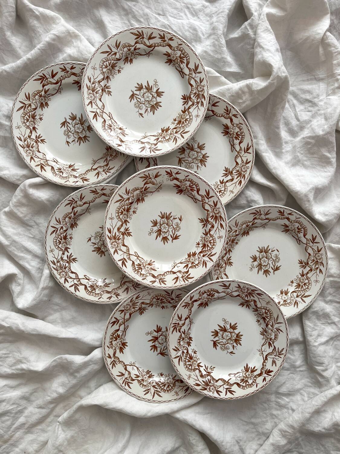 8 assiettes à dessert en terre de fer « Epine » Boch Freres Keramis (BFK)