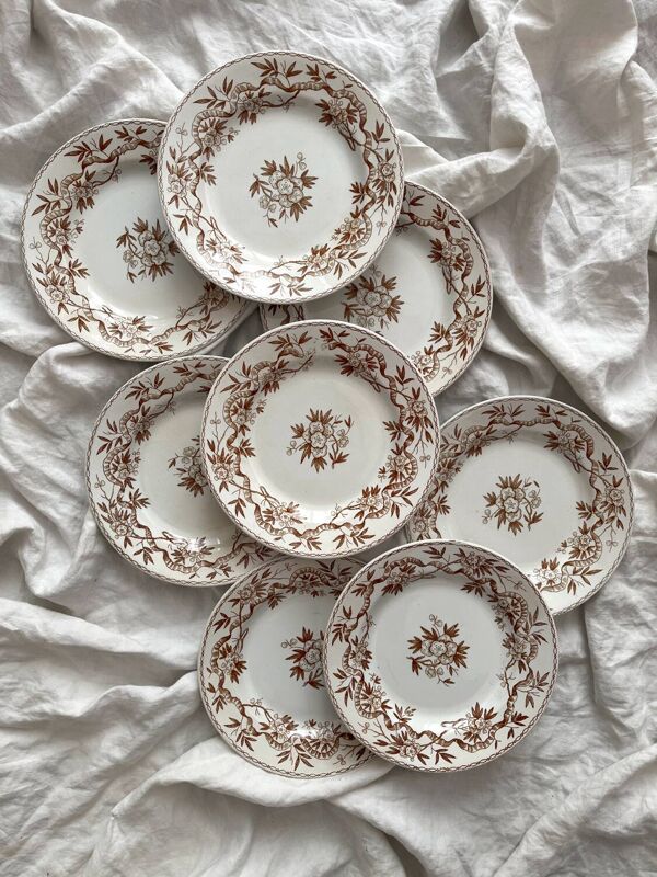 8 assiettes à dessert en terre de fer « Epine » Boch Freres Keramis (BFK)