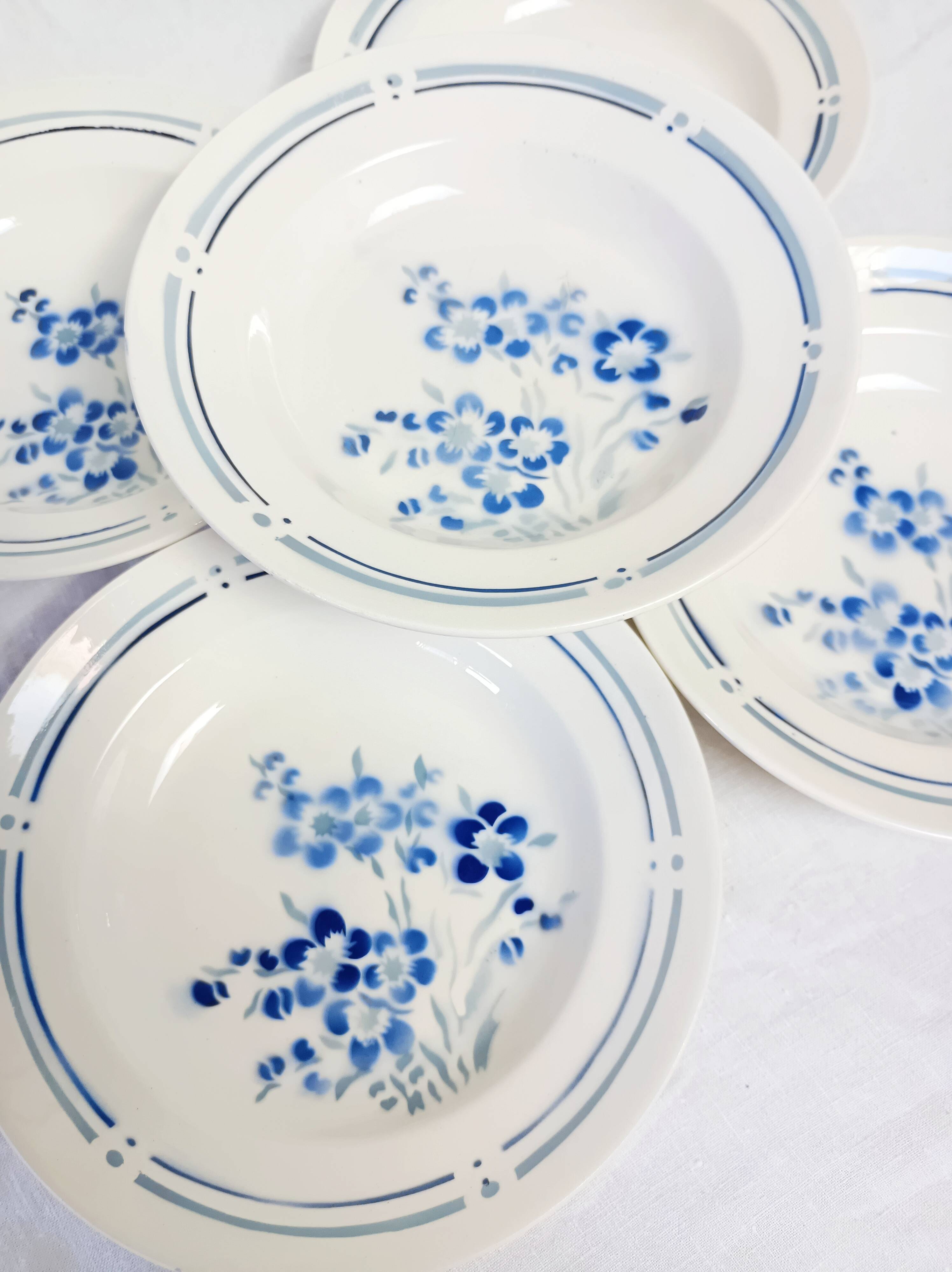 Set of 5 Longchamp plates