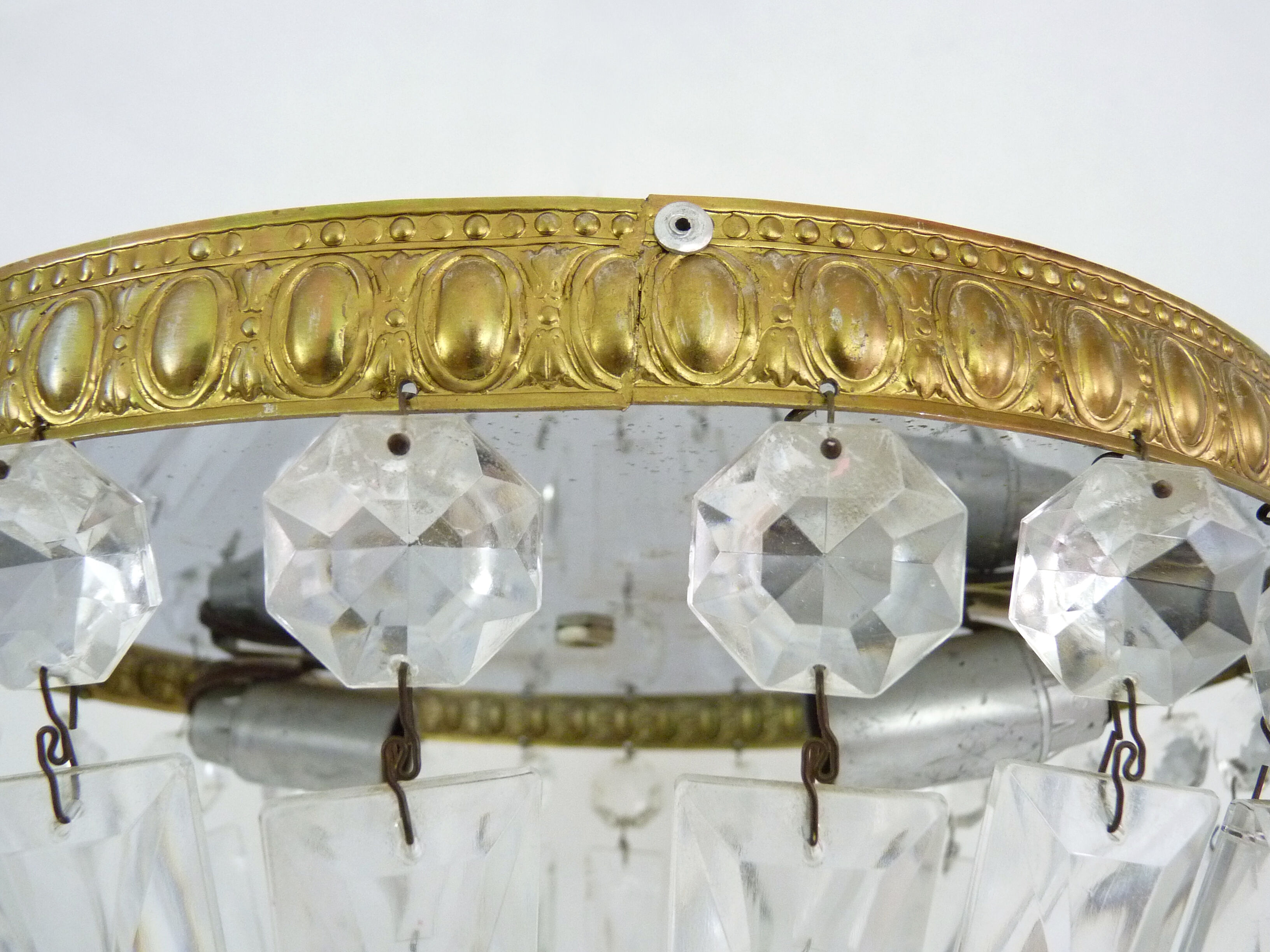 Old crown ceiling, half basket with 2 glass lights. Year 60