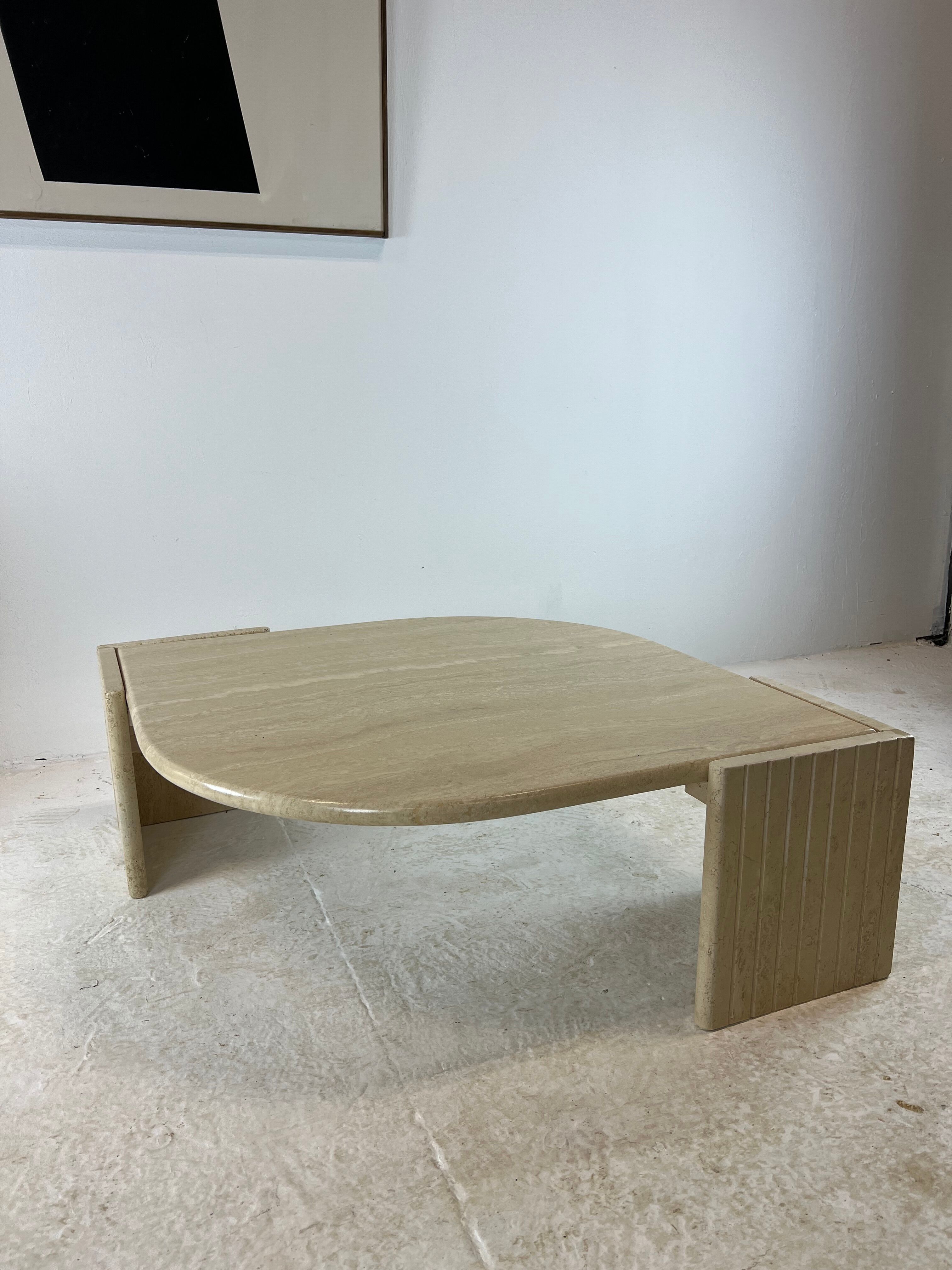 Coffee table Roche Bobois "eye" in travertine, 1970