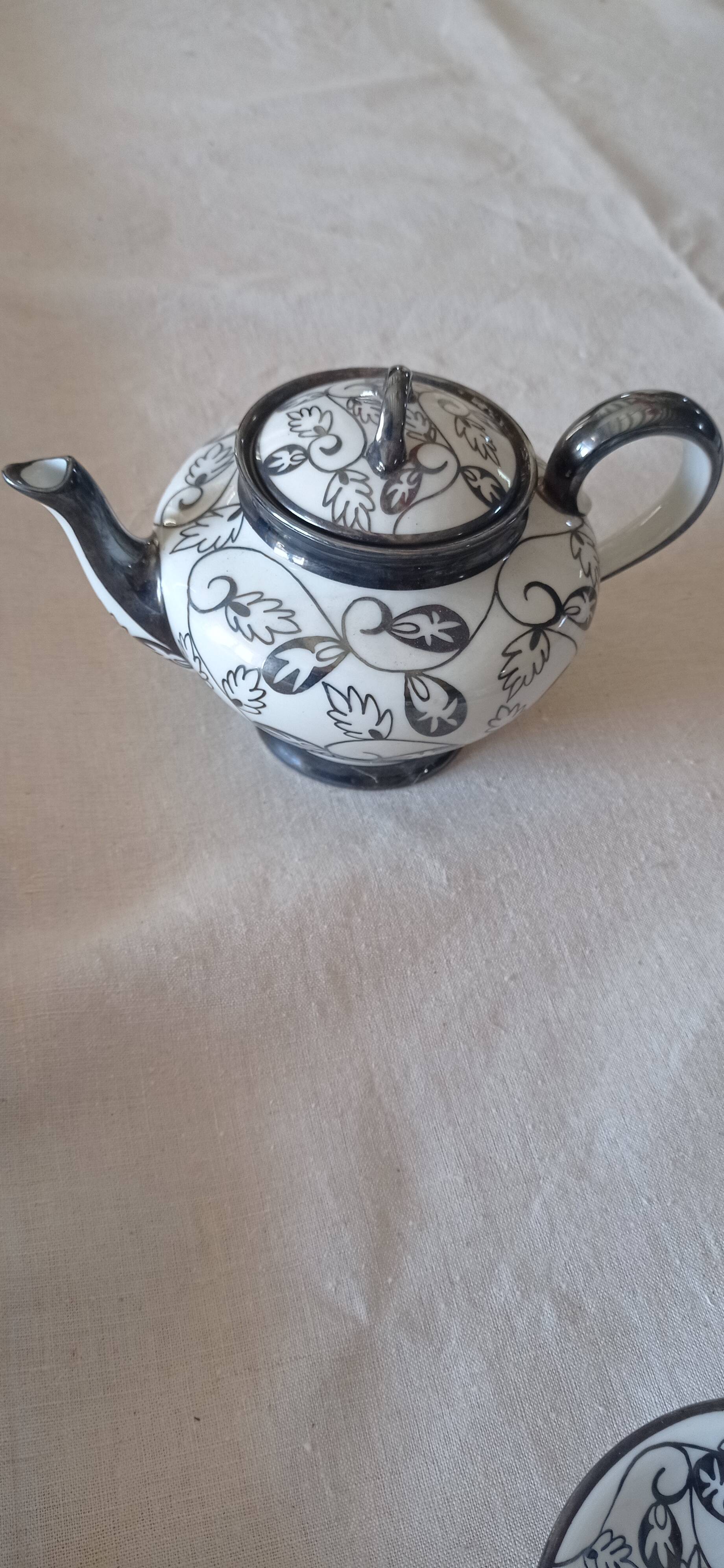 Coffee/tea service, glazed porcelain in Art Deco style, Saint Graal model.
