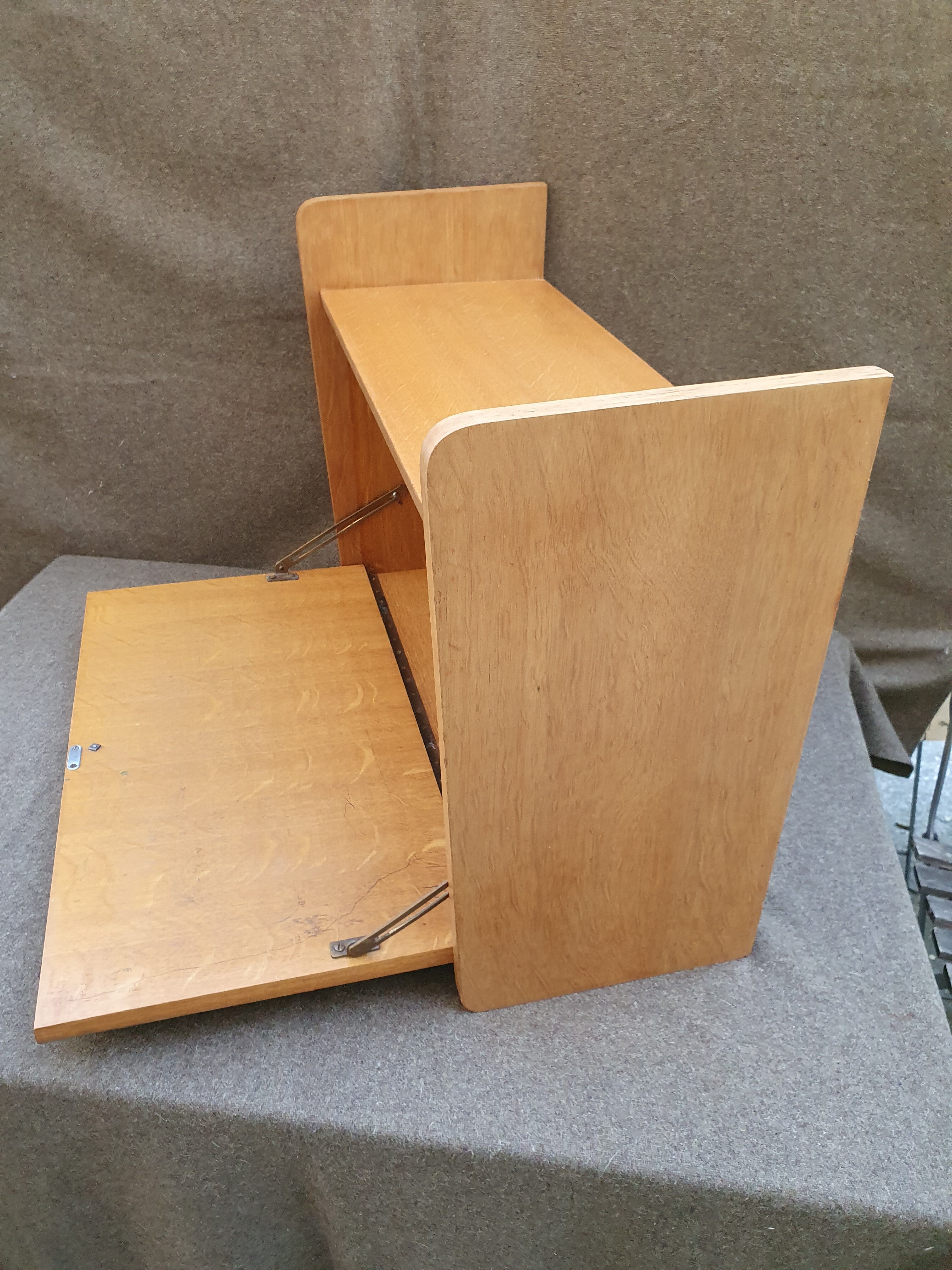 Wall shelf