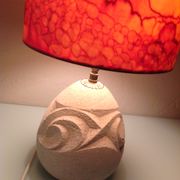 Ovoid lamp in carved stone and printed lampshade / vintage 60-70s