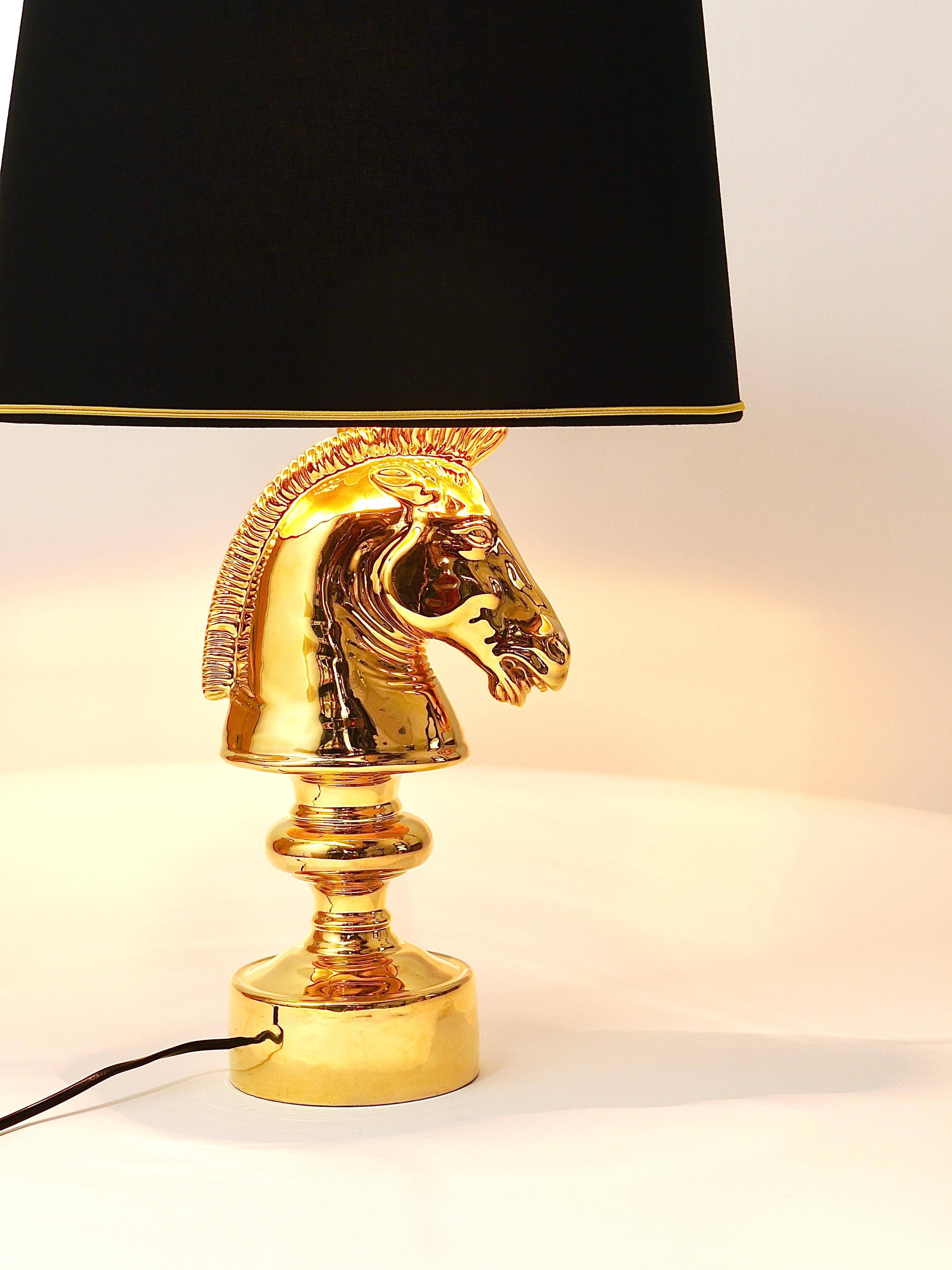Sculptural Hollywood Regency table lamp in the shape of a horse from the 1970s.