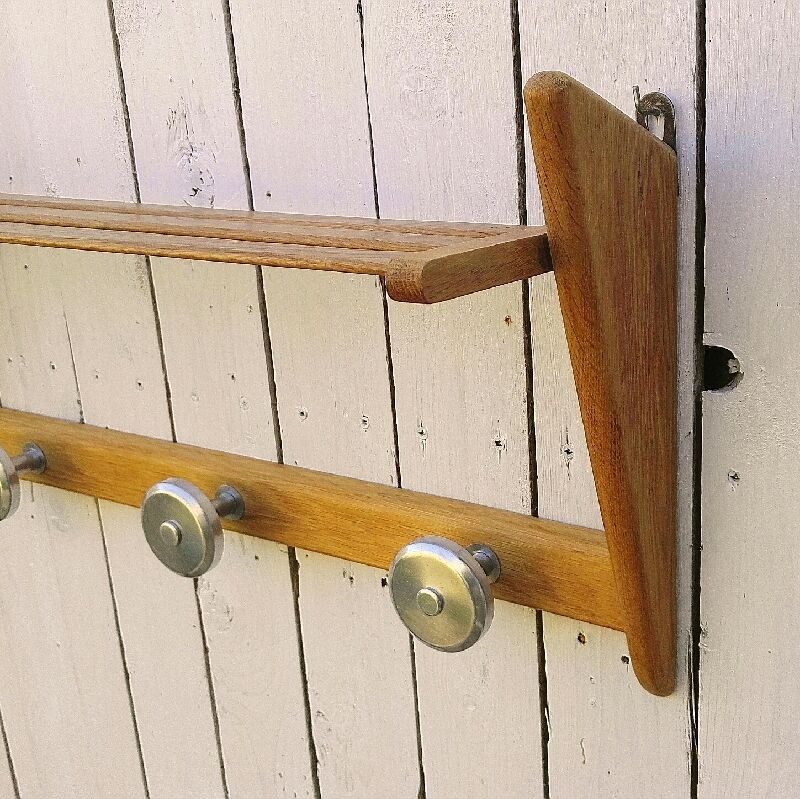 Coat rack and vintage hats reconstruction