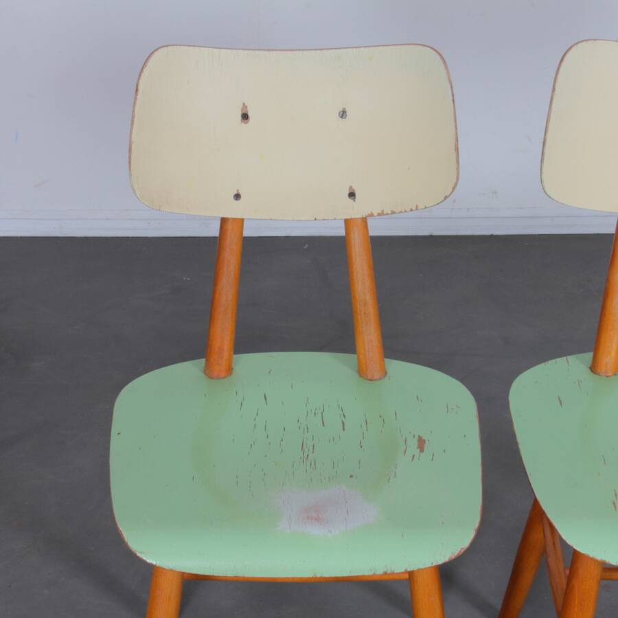 Paire de chaises vertes pour Ton, 1960