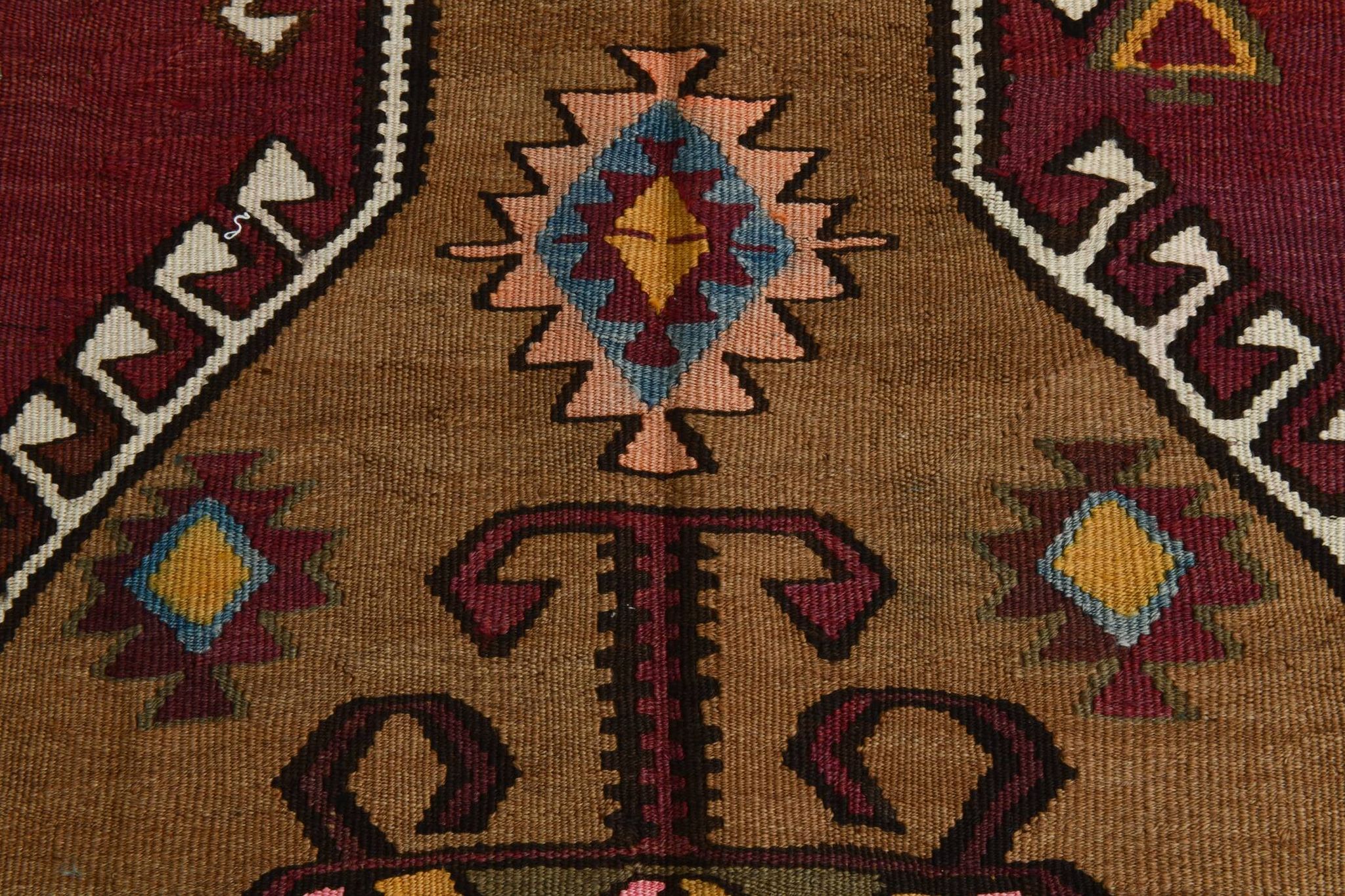 Grand Tapis Kilim Vintage Long & Large, Motifs Tribaux Géométriques