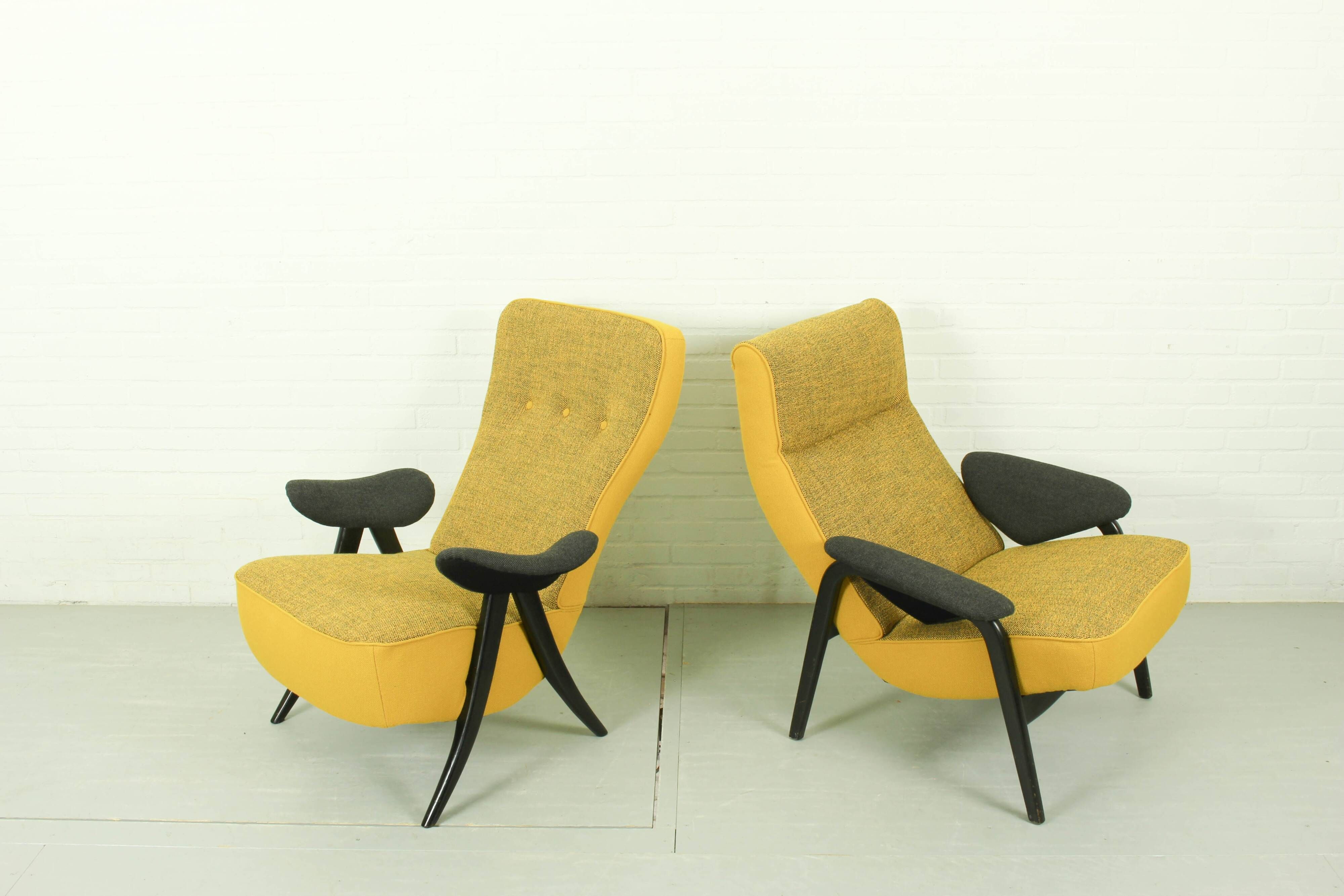 Theo Ruth pour les chaises Artifort Modèle 107 et 137 en Hallingdal Kvadrat.