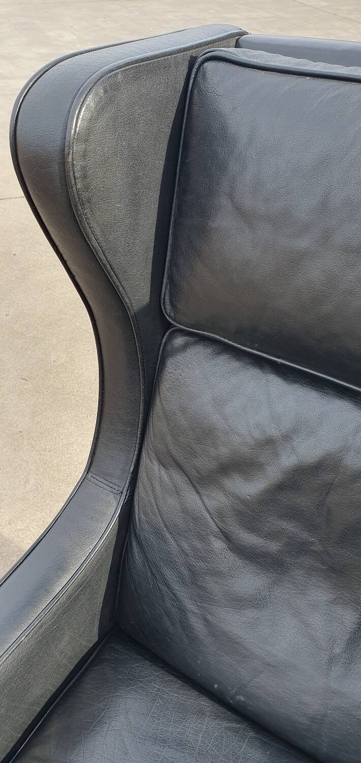 Vintage black leather scandinavian wingback chair Lulu Stouby