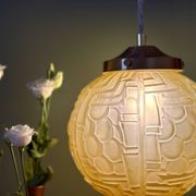 Suspension globe vintage art déco en verre dépoli jaune