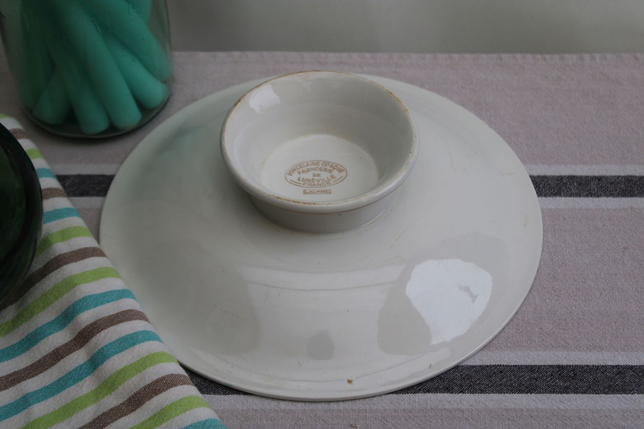 Coupe sur pied en porcelaine