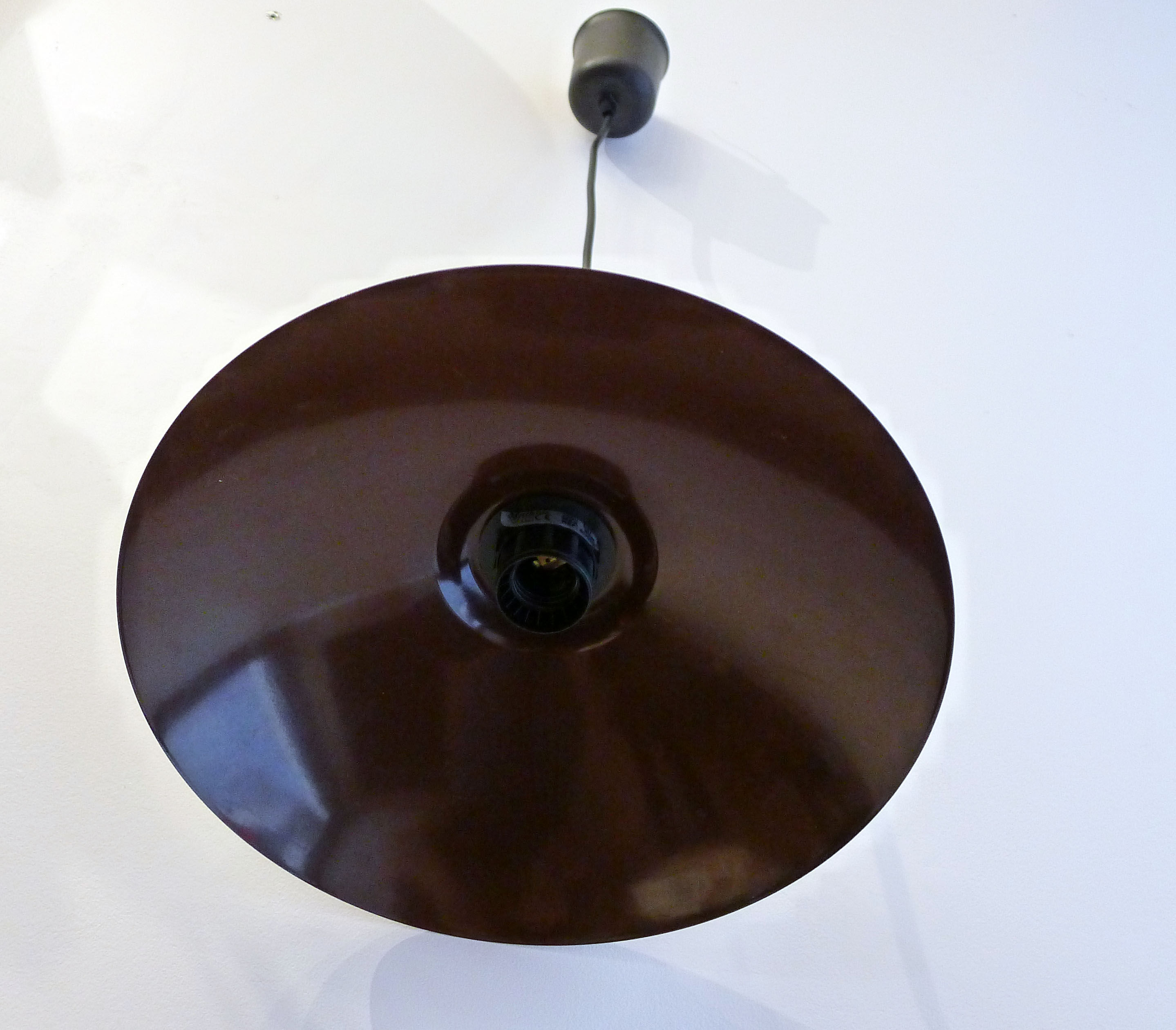 Conical lacquered metal suspension