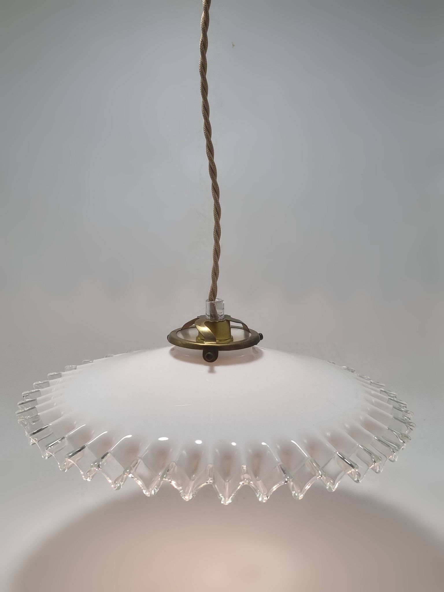 Suspension en opaline