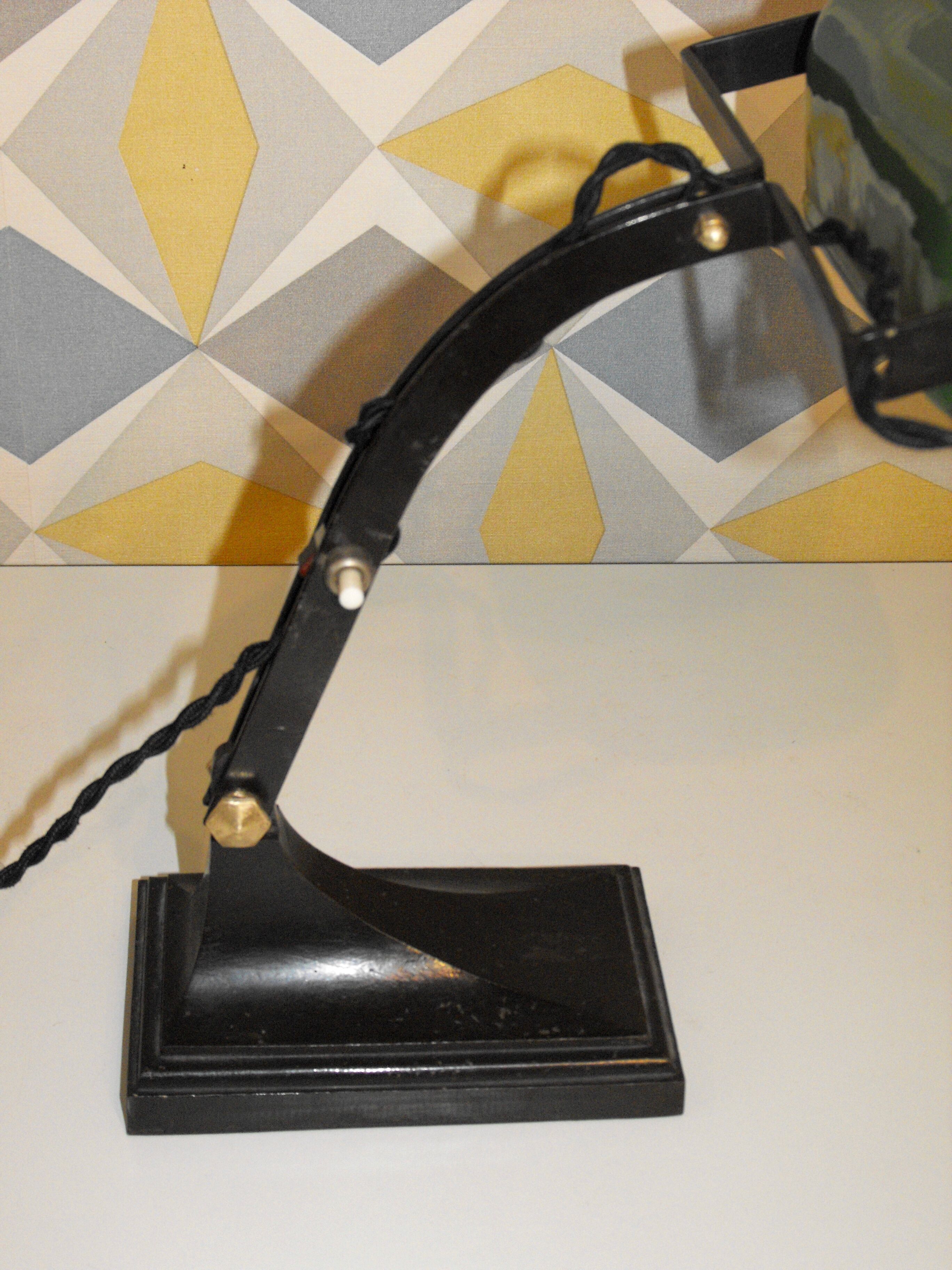 Desk lamp called "Notary"