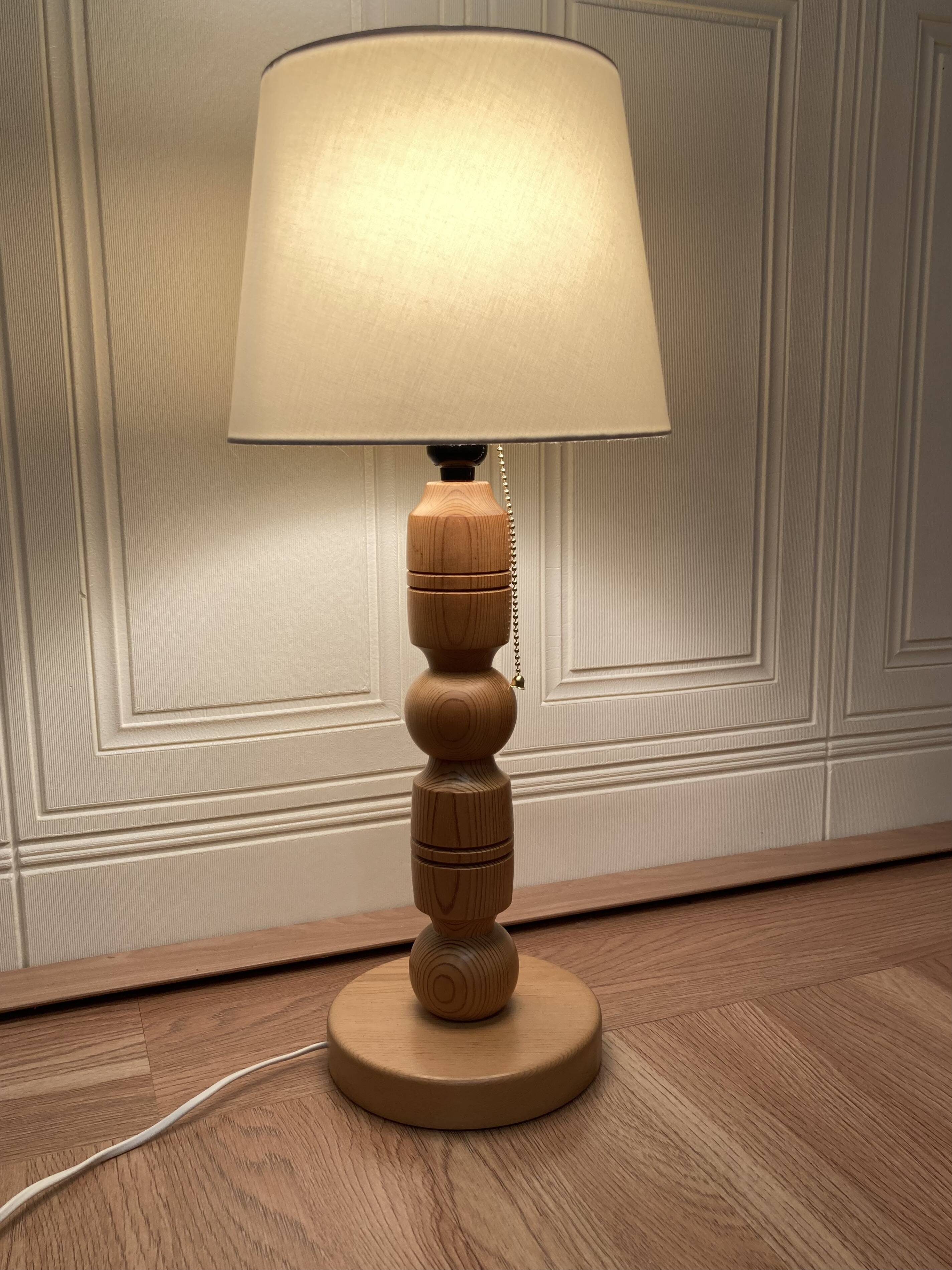 Lampe bois massif 1960 "design scandinave".