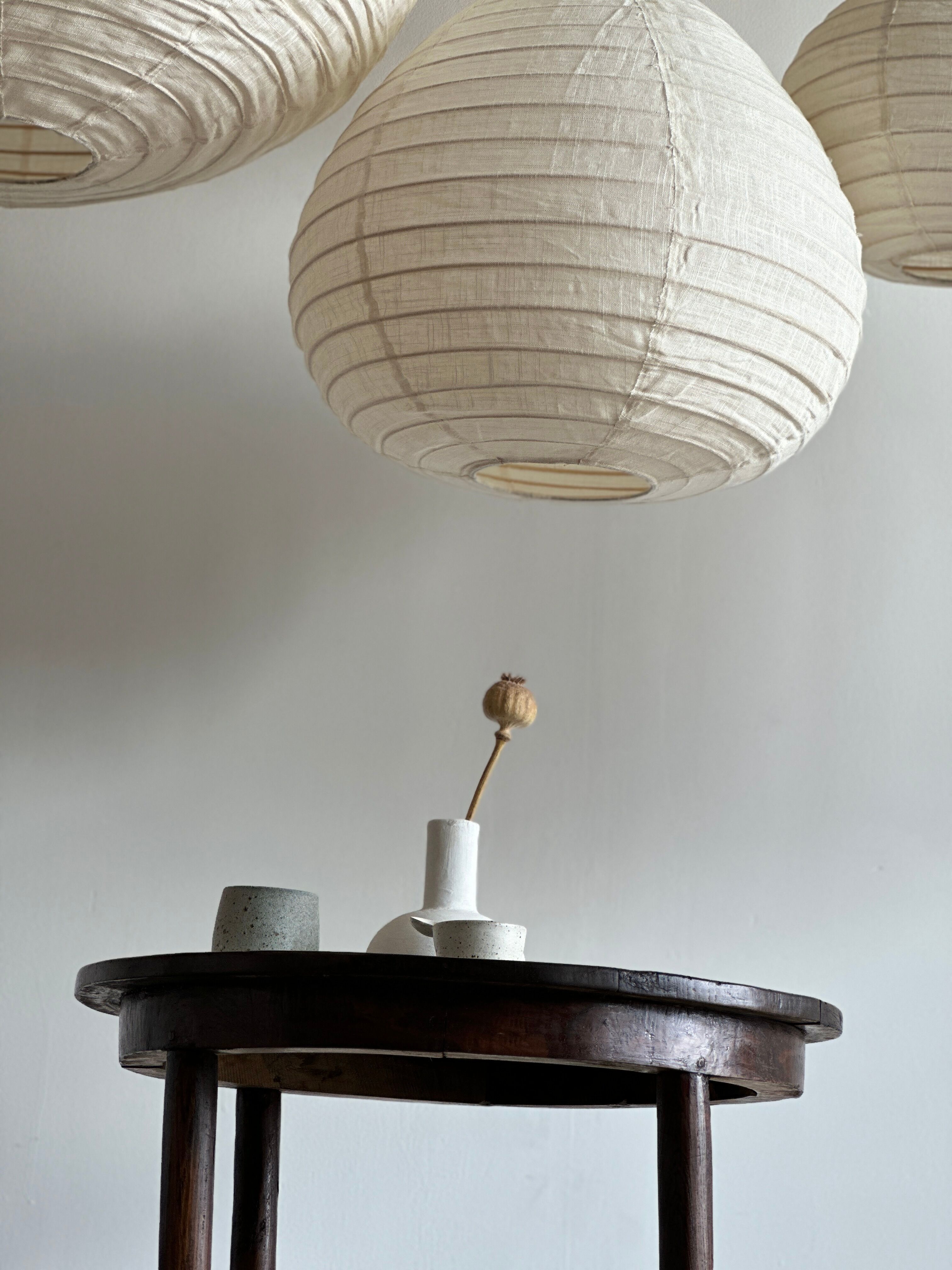Suspension in rattan and natural japanese linen in the shape of a drop